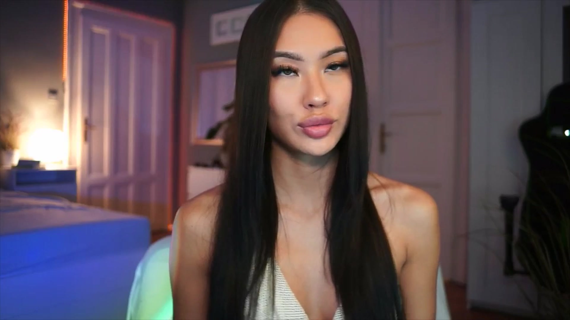 Gallery image thumbnail from MaiStream's myfreecams stream on, 12/15/2025, 19:08 image 7 of 20