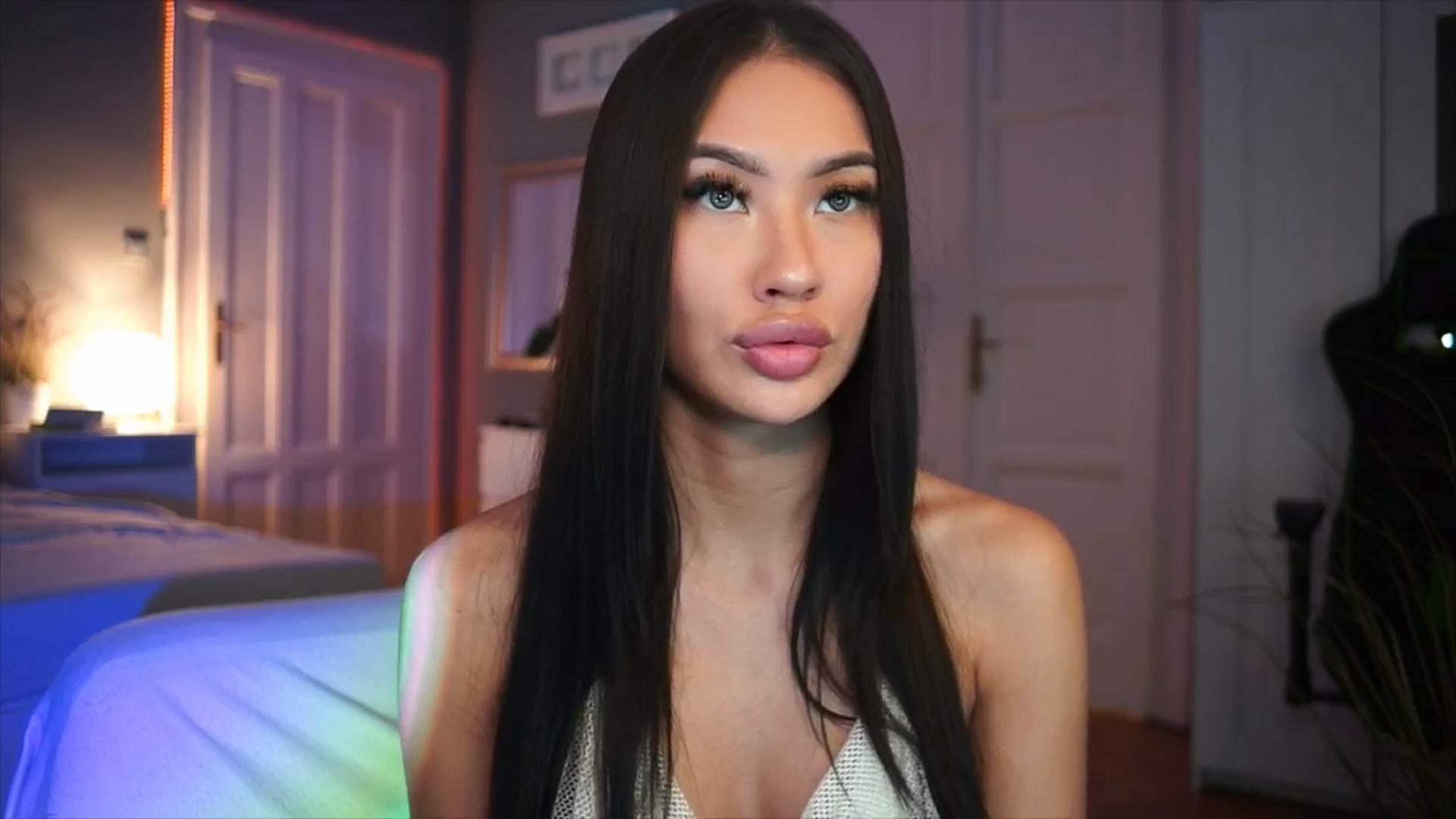 Gallery image thumbnail from MaiStream's myfreecams stream on, 12/15/2025, 19:08 image 19 of 20