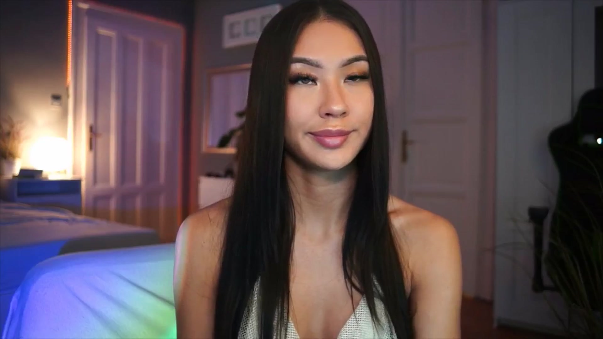 Gallery image thumbnail from MaiStream's myfreecams stream on, 12/15/2025, 19:08 image 18 of 20