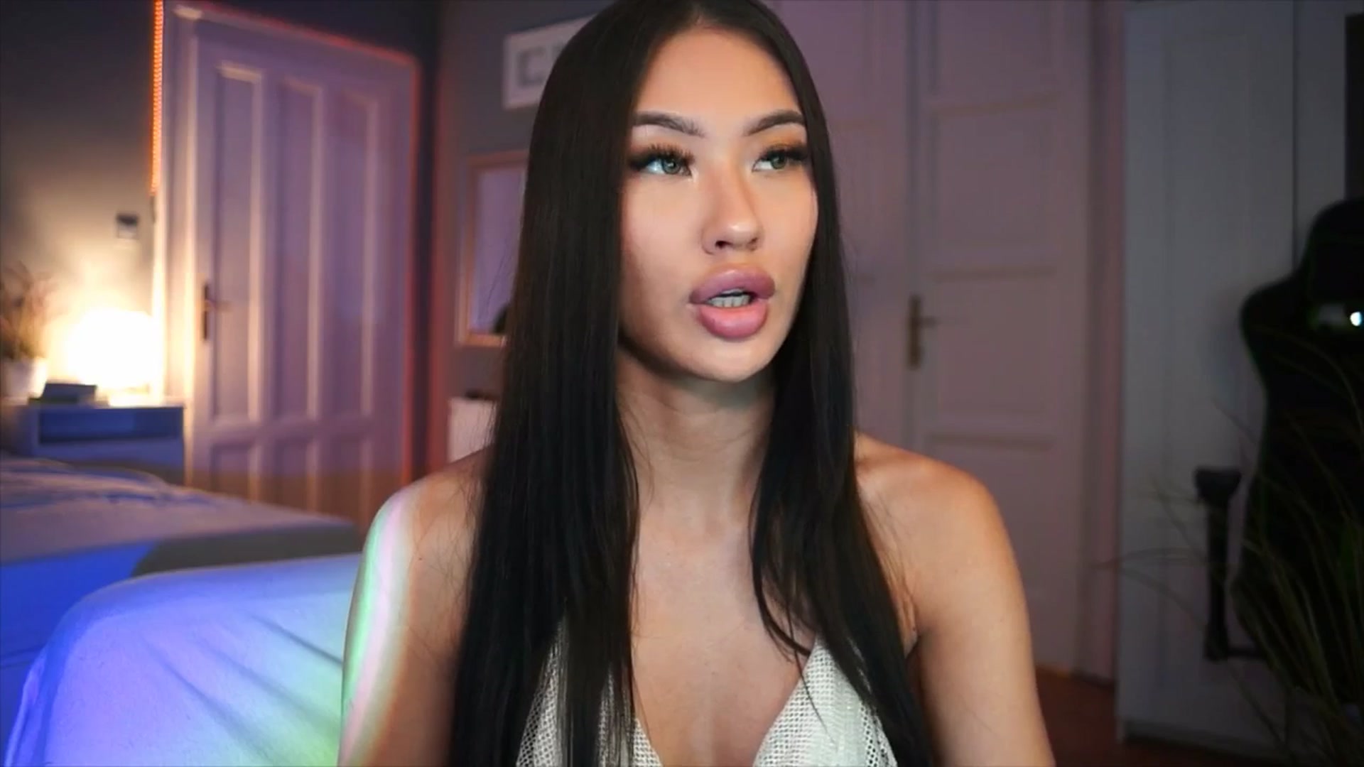 Gallery image thumbnail from MaiStream's myfreecams stream on, 12/15/2025, 19:08 image 17 of 20