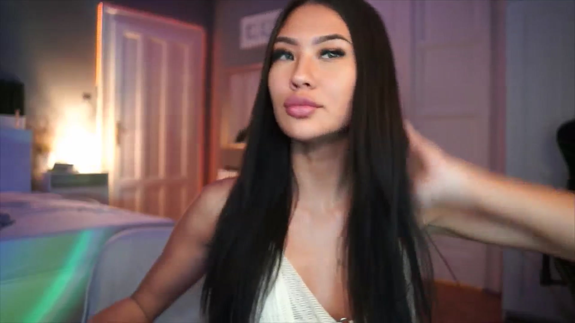 Gallery image thumbnail from MaiStream's myfreecams stream on, 12/15/2025, 21:56 image 18 of 20