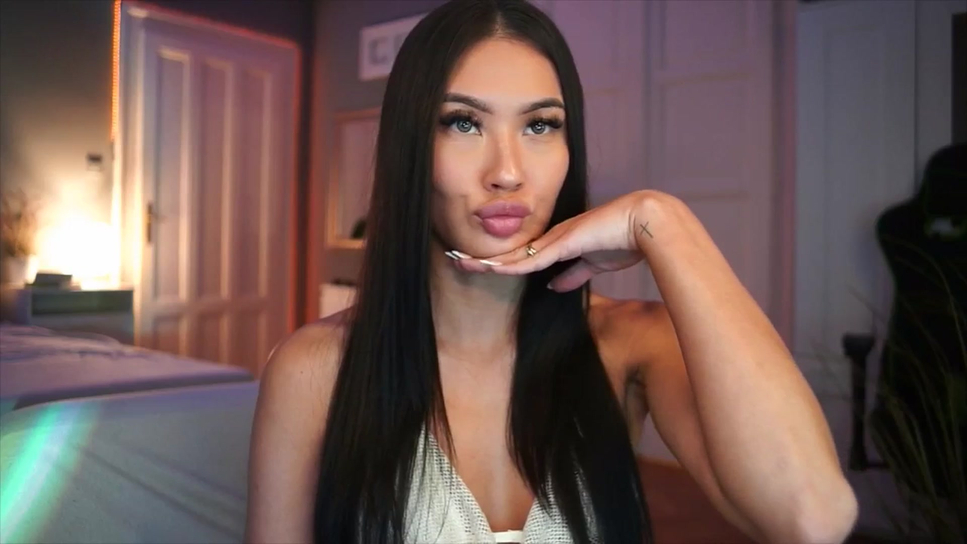 Gallery image thumbnail from MaiStream's myfreecams stream on, 12/15/2025, 21:56 image 4 of 20