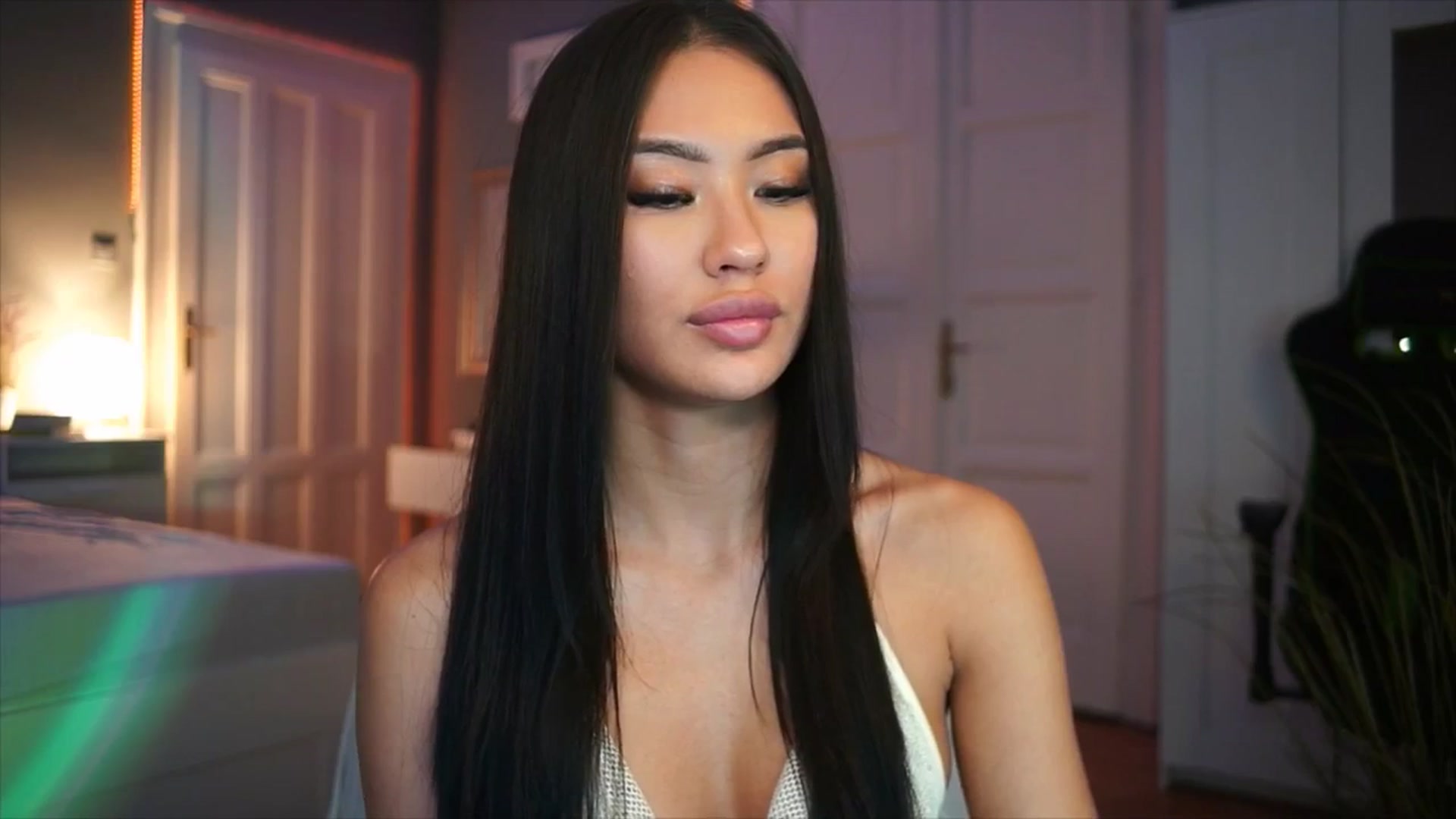 Gallery image thumbnail from MaiStream's myfreecams stream on, 12/15/2025, 23:27 image 4 of 20