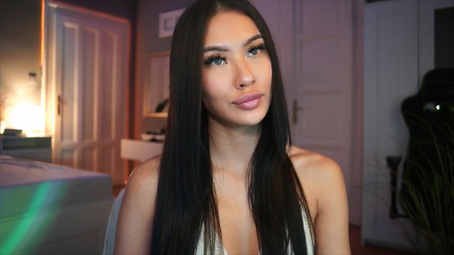 Gallery image thumbnail from MaiStream's myfreecams stream on, 12/15/2025, 23:27 image 14 of 20