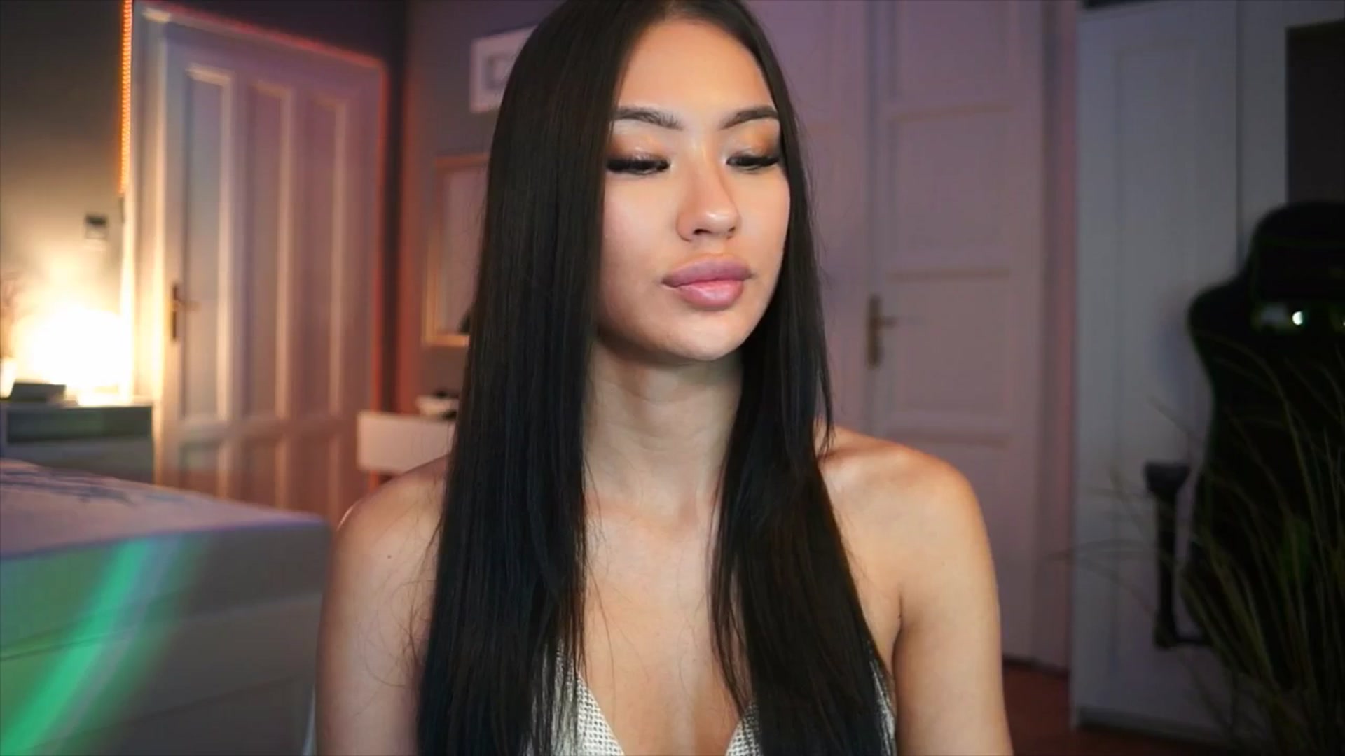 Gallery image thumbnail from MaiStream's myfreecams stream on, 12/15/2025, 23:27 image 19 of 20