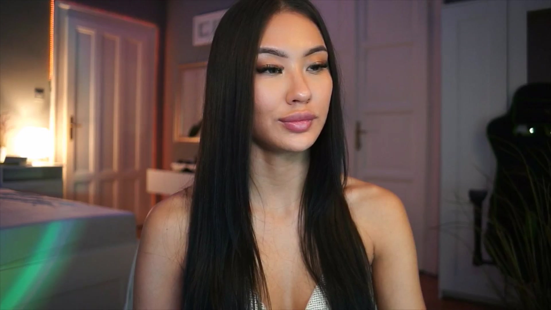 Gallery image thumbnail from MaiStream's myfreecams stream on, 12/15/2025, 23:27 image 17 of 20