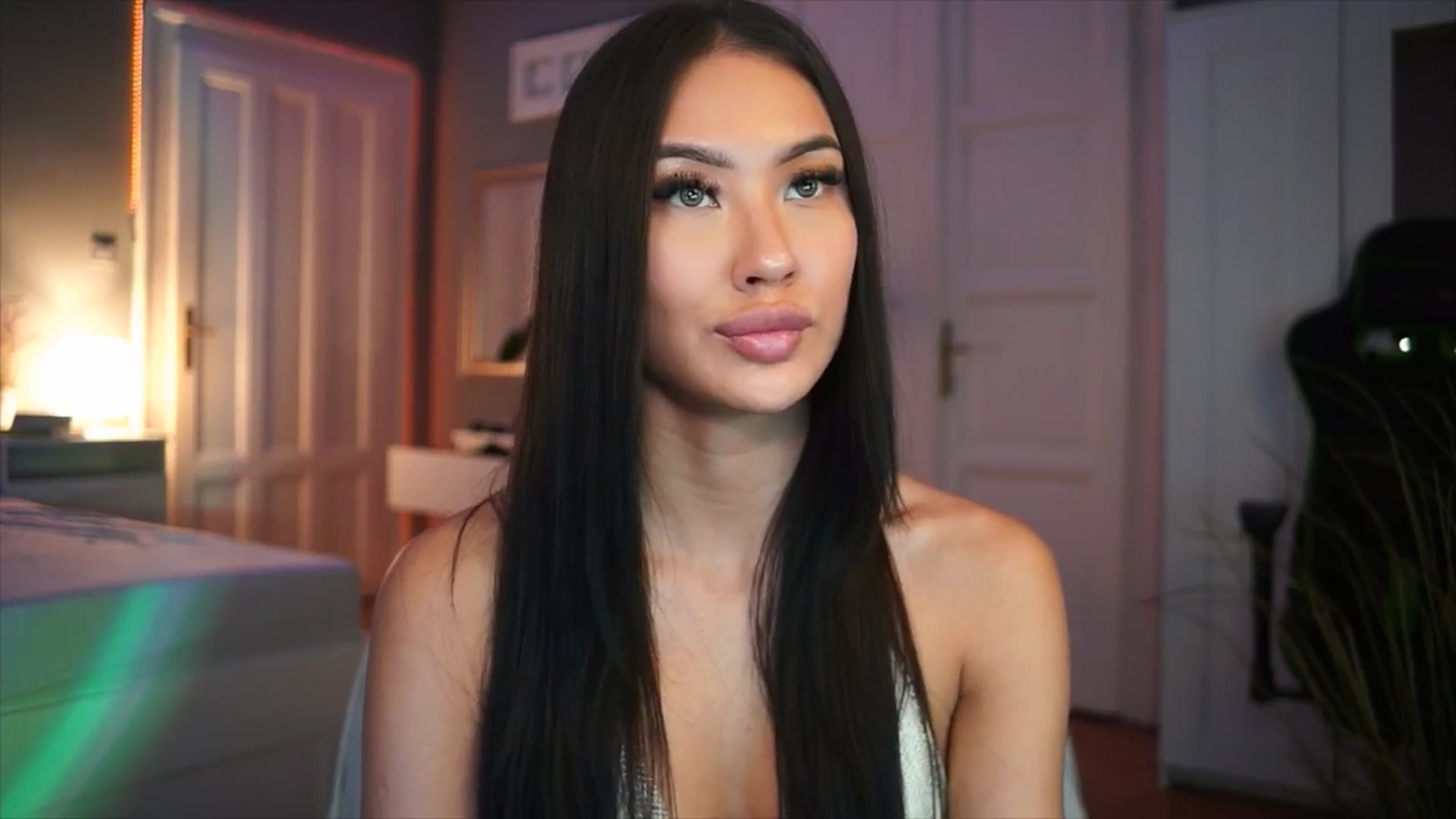 Gallery image thumbnail from MaiStream's myfreecams stream on, 12/15/2025, 23:27 image 15 of 20