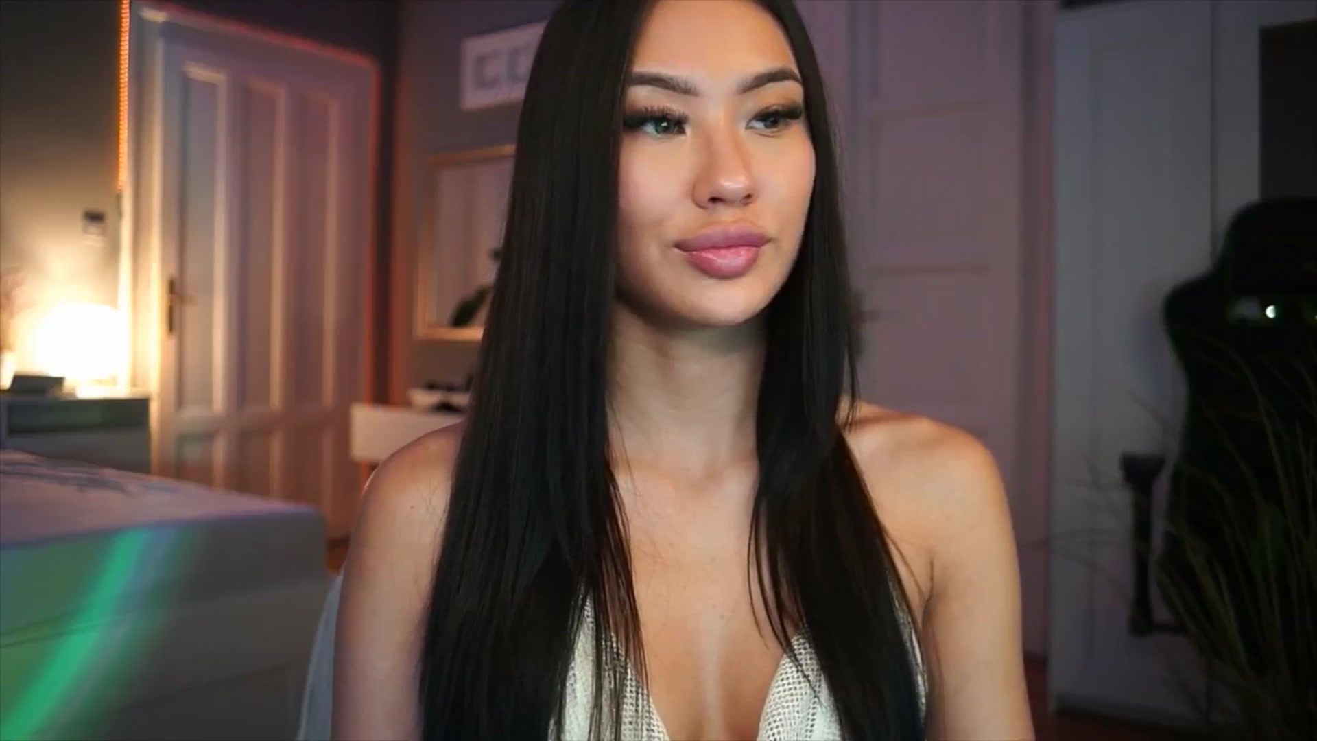 Gallery image thumbnail from MaiStream's myfreecams stream on, 12/15/2025, 23:27 image 11 of 20