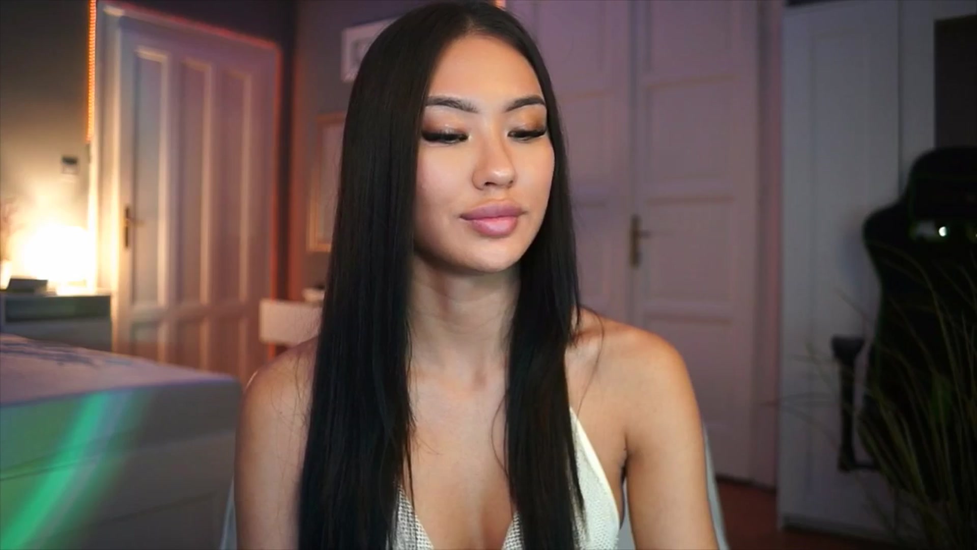 Gallery image thumbnail from MaiStream's myfreecams stream on, 12/15/2025, 23:27 image 6 of 20