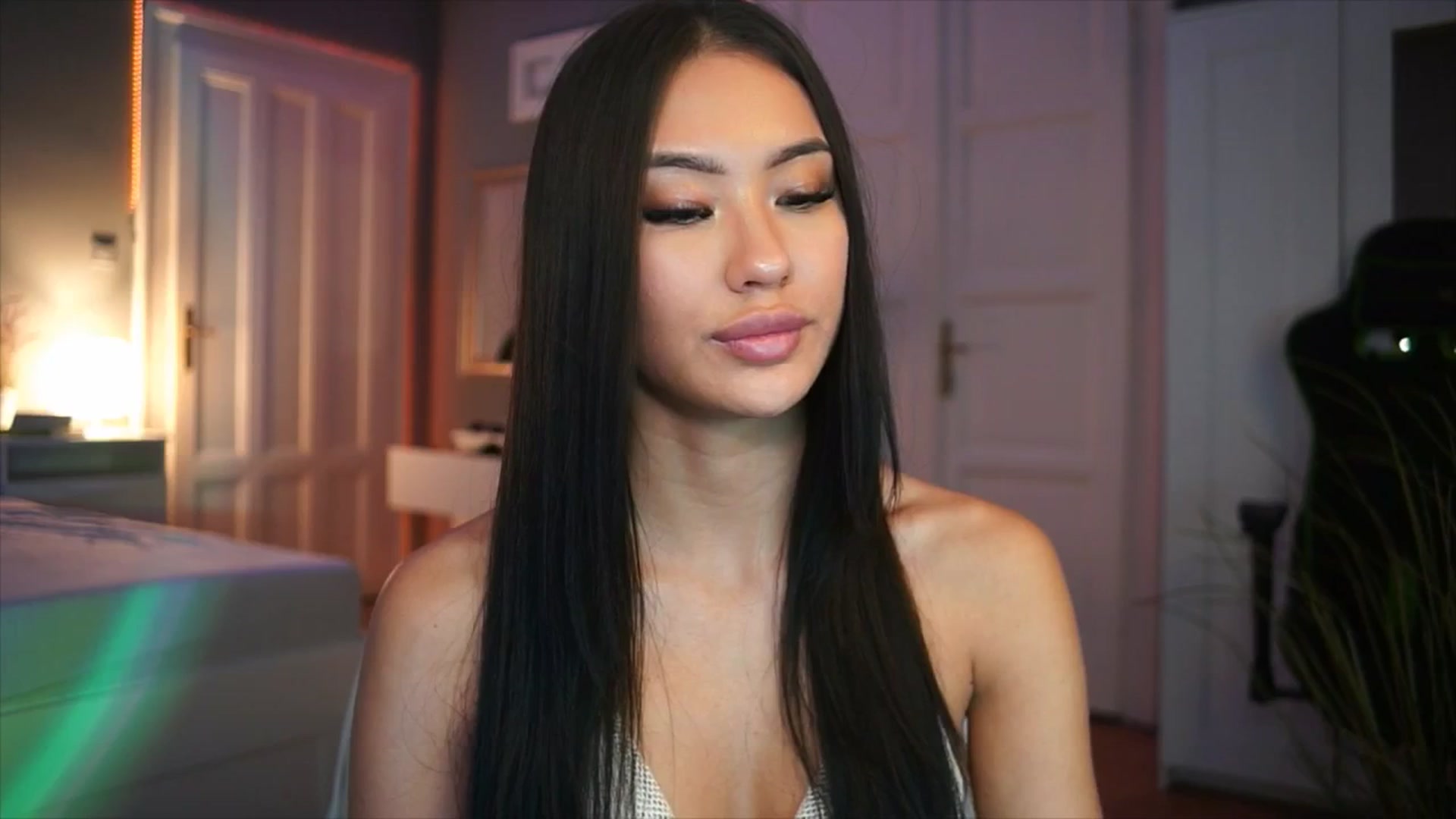 Gallery image thumbnail from MaiStream's myfreecams stream on, 12/15/2025, 23:27 image 18 of 20