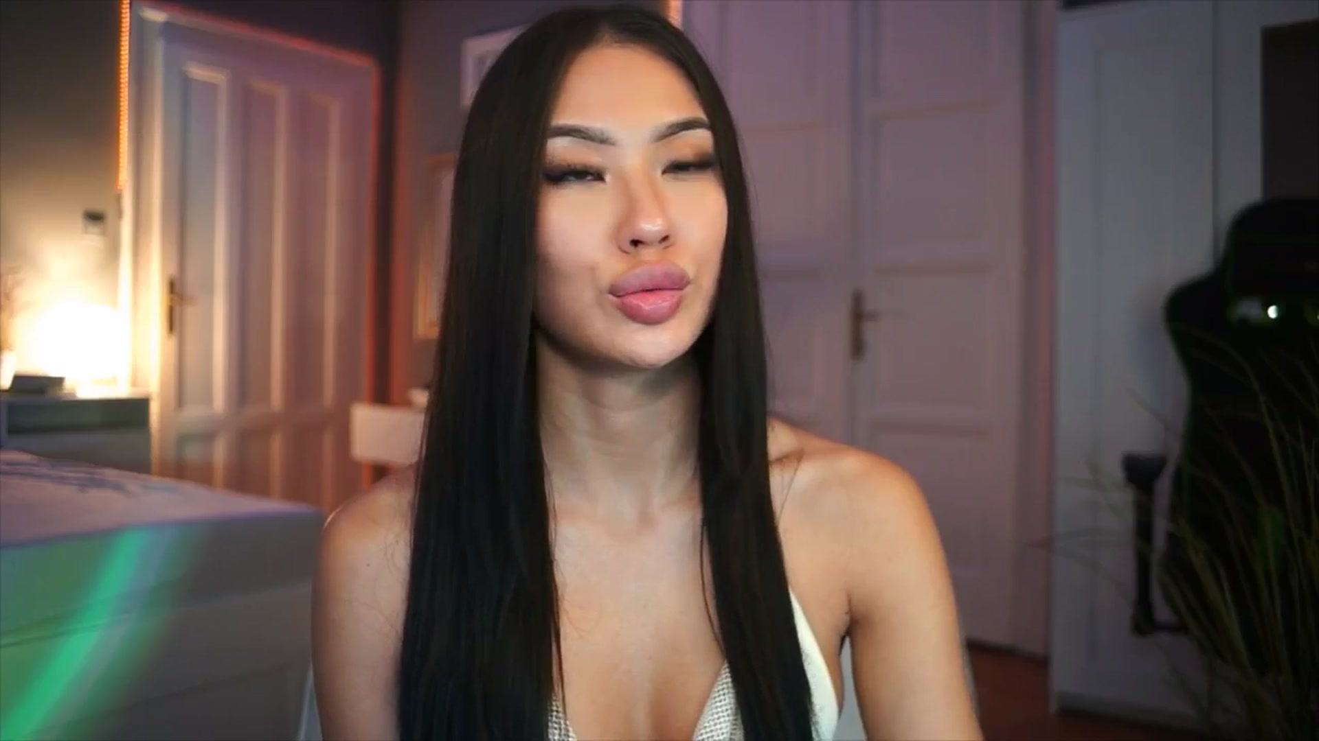 Gallery image thumbnail from MaiStream's myfreecams stream on, 12/15/2025, 23:27 image 3 of 20