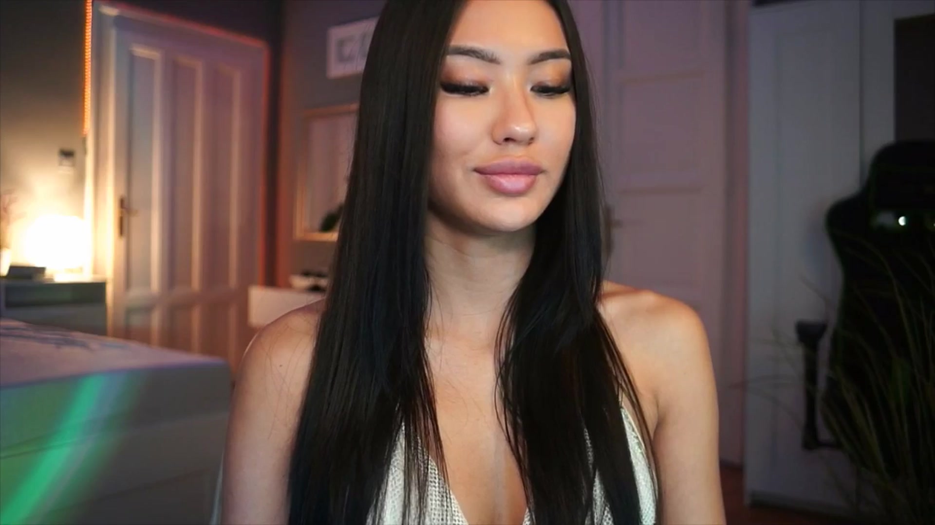 Gallery image thumbnail from MaiStream's myfreecams stream on, 12/15/2025, 23:27 image 13 of 20
