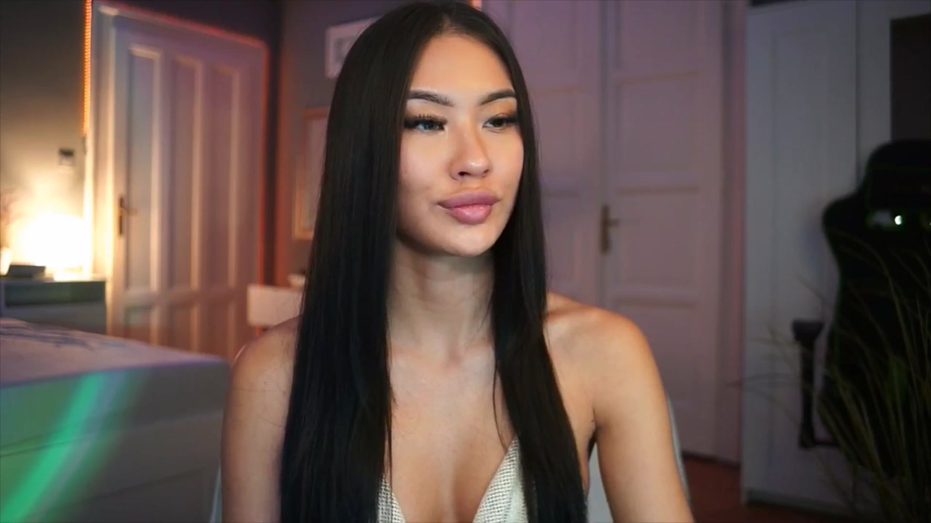 Gallery image thumbnail from MaiStream's myfreecams stream on, 12/15/2025, 23:27 image 2 of 20