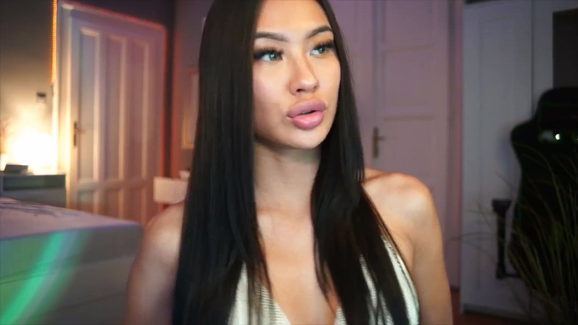 Gallery image thumbnail from MaiStream's myfreecams stream on, 12/15/2025, 23:27 image 12 of 20