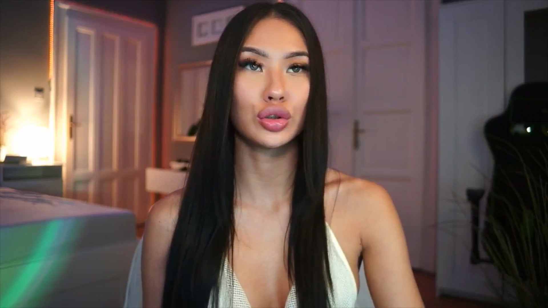 Gallery image thumbnail from MaiStream's myfreecams stream on, 12/15/2025, 23:27 image 5 of 20