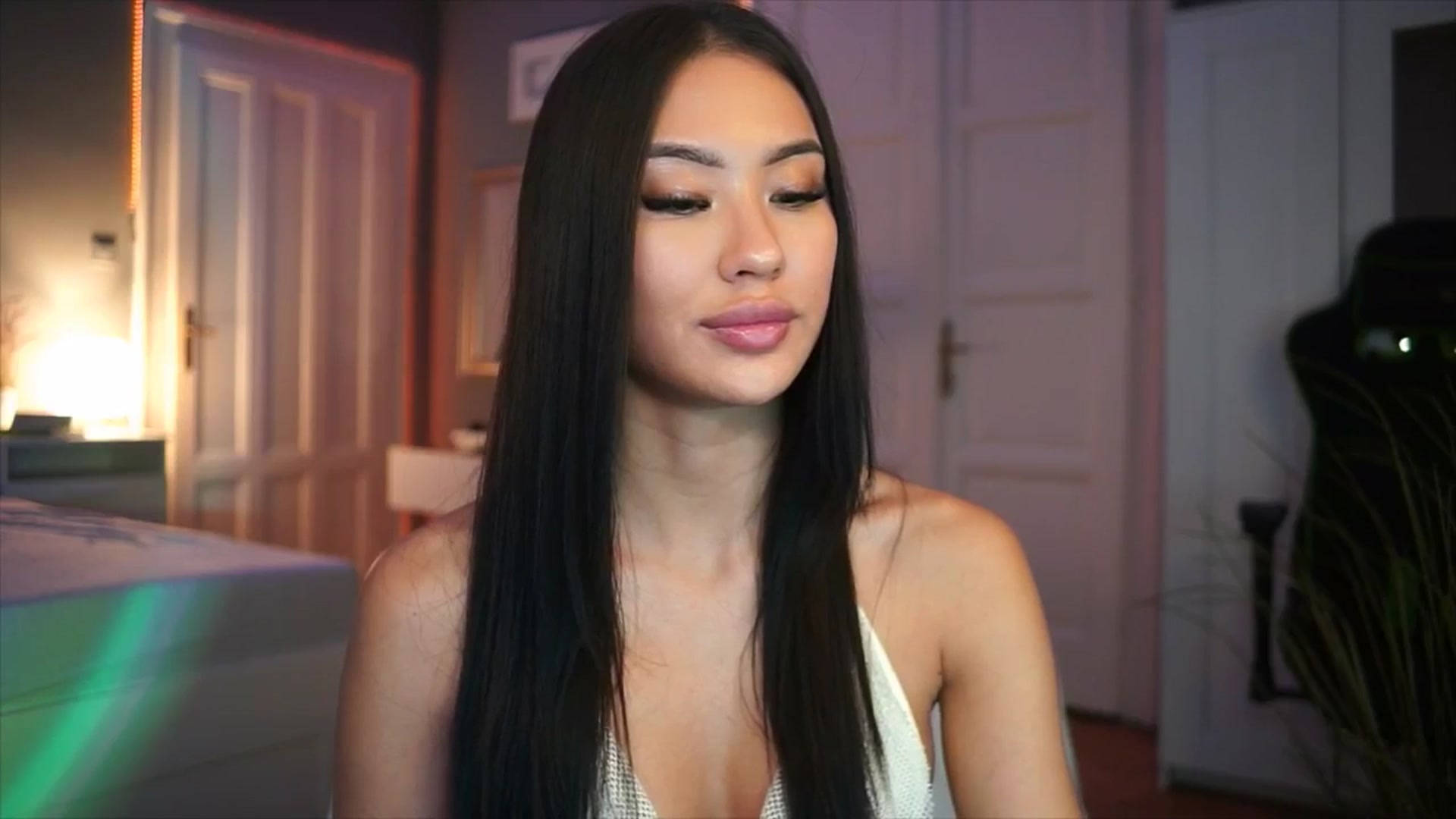 Gallery image thumbnail from MaiStream's myfreecams stream on, 12/15/2025, 23:27 image 9 of 20