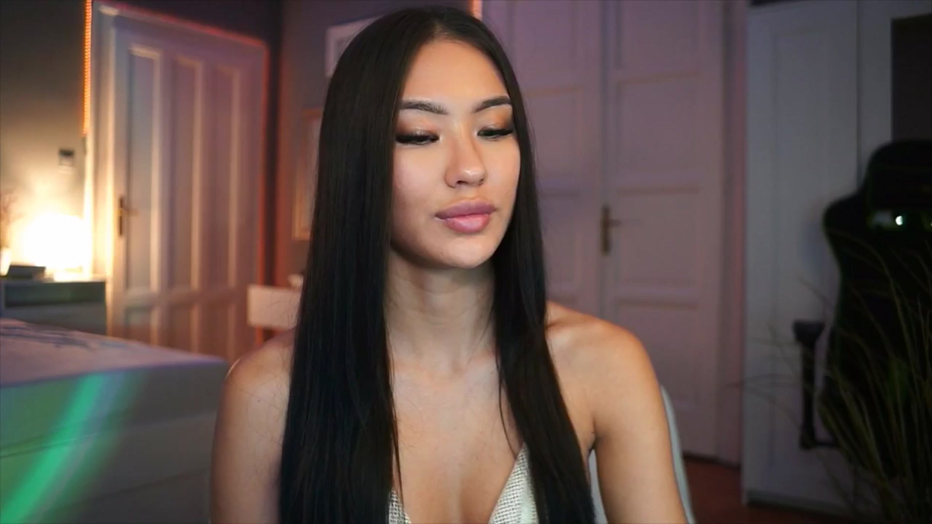 Gallery image thumbnail from MaiStream's myfreecams stream on, 12/15/2025, 23:27 image 1 of 20