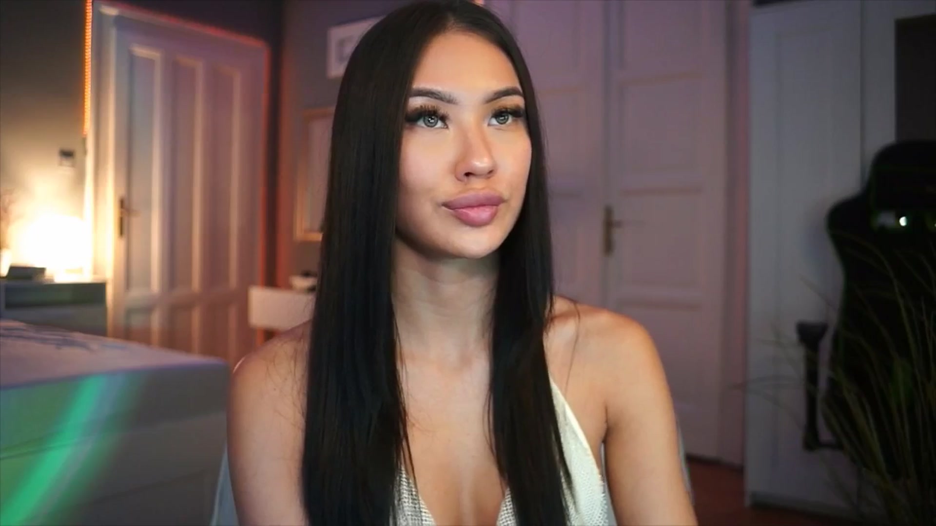 Gallery image thumbnail from MaiStream's myfreecams stream on, 12/15/2025, 23:27 image 8 of 20