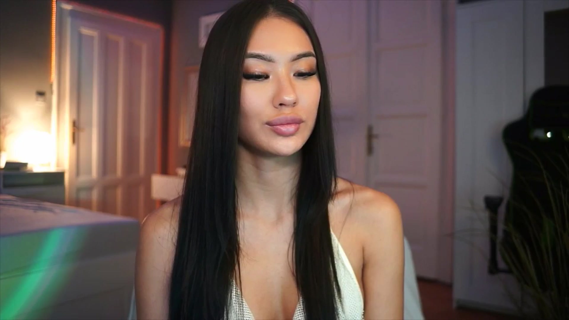 Gallery image thumbnail from MaiStream's myfreecams stream on, 12/15/2025, 23:27 image 7 of 20