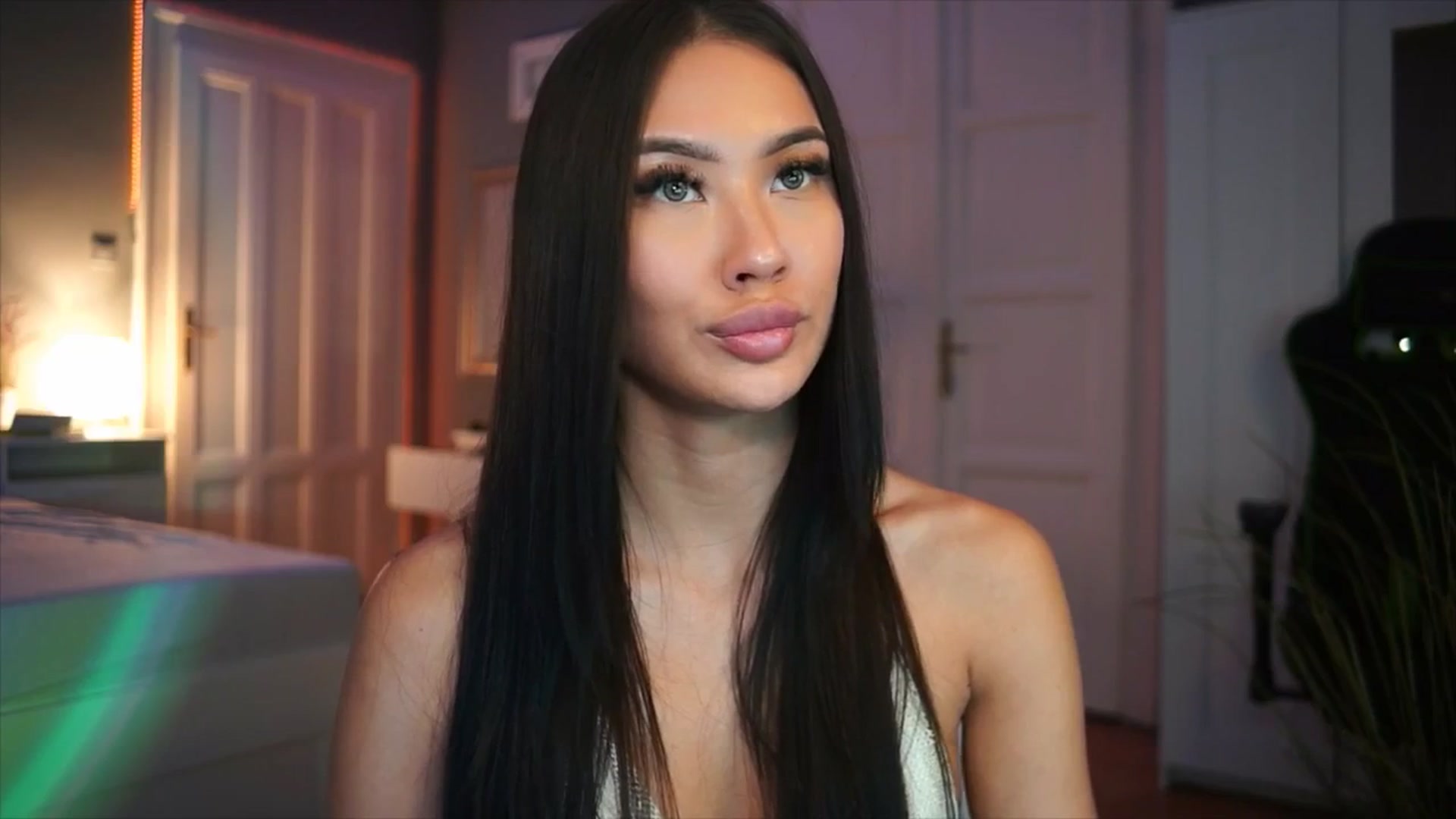 Gallery image thumbnail from MaiStream's myfreecams stream on, 12/15/2025, 23:27 image 16 of 20