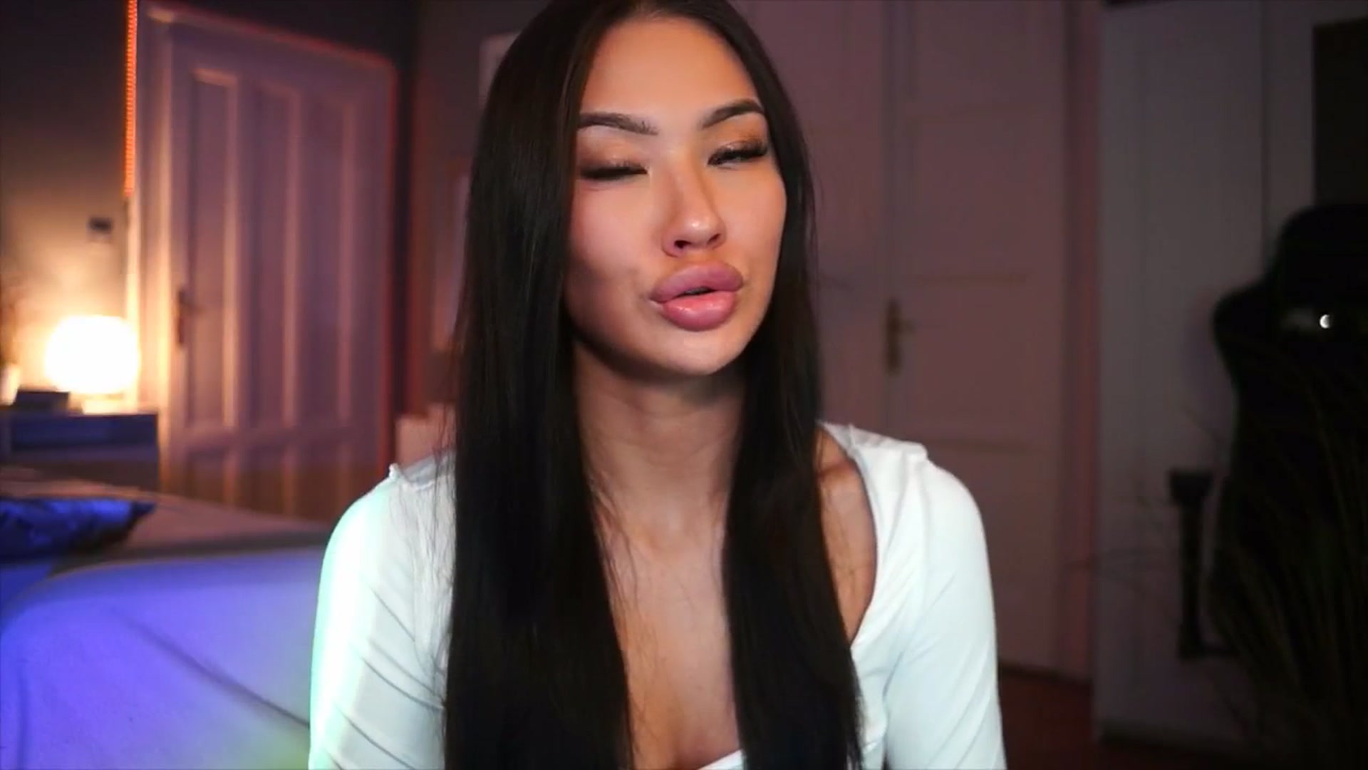 Gallery image thumbnail from MaiStream's myfreecams stream on, 12/16/2025, 22:45 image 15 of 20