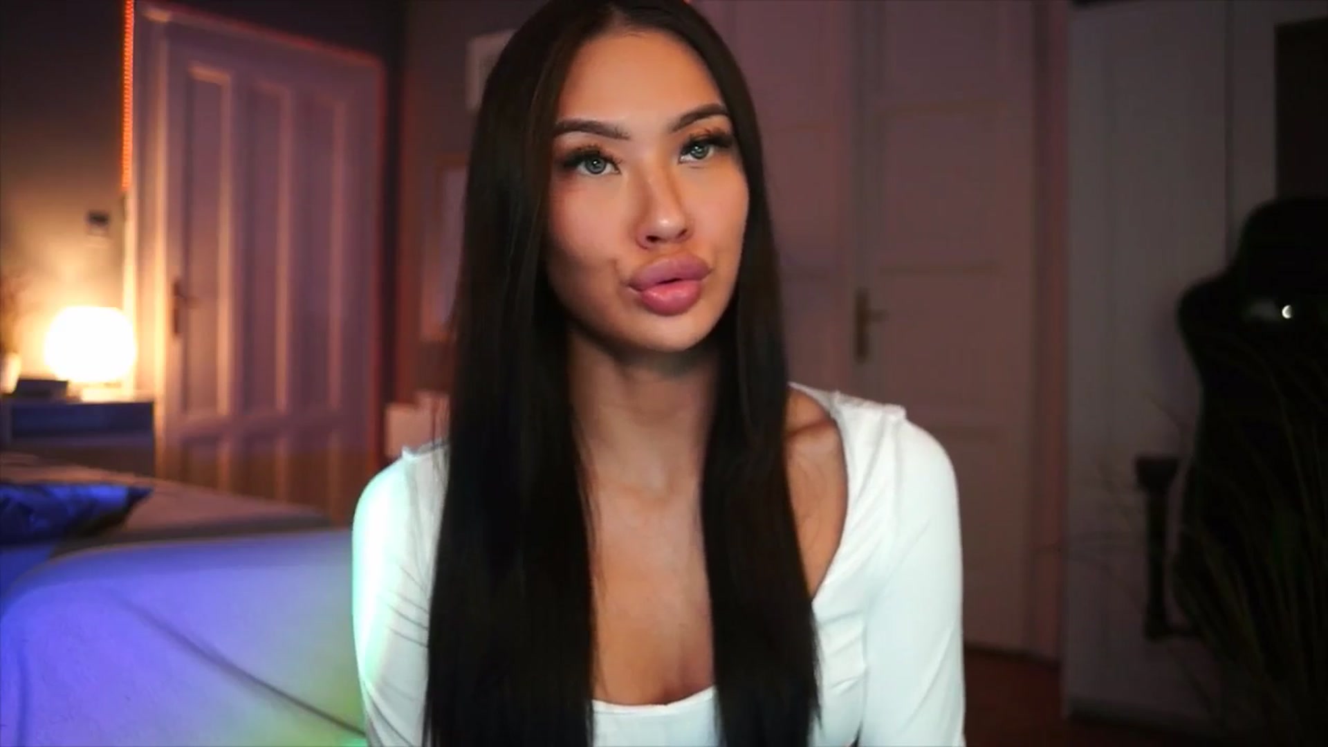 Gallery image thumbnail from MaiStream's myfreecams stream on, 12/16/2025, 22:45 image 6 of 20