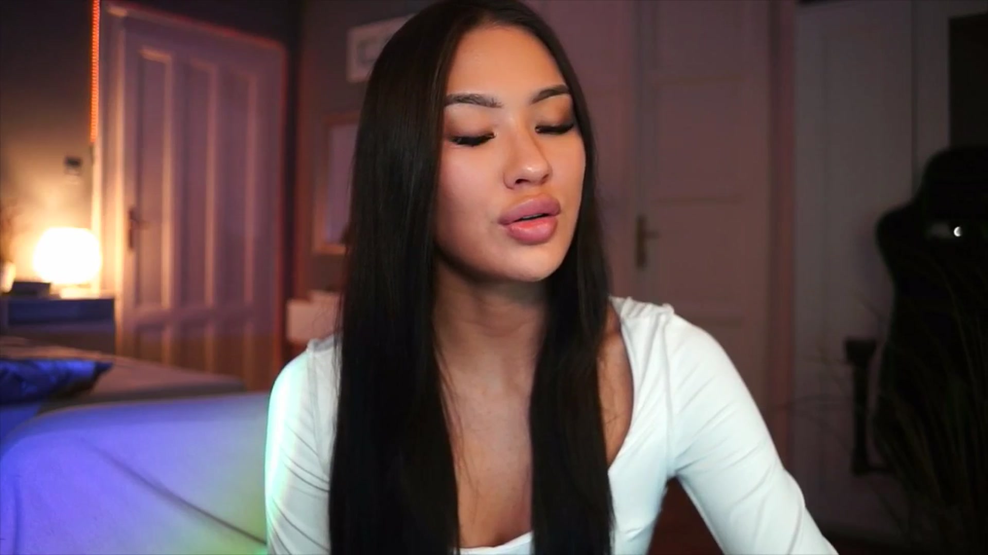 Gallery image thumbnail from MaiStream's myfreecams stream on, 12/16/2025, 22:45 image 8 of 20