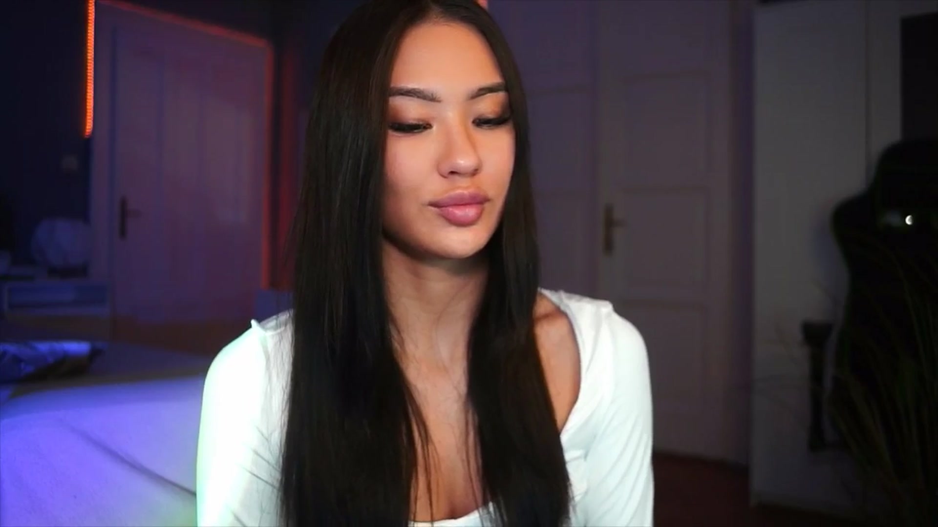 Gallery image thumbnail from MaiStream's myfreecams stream on, 12/16/2025, 22:45 image 3 of 20