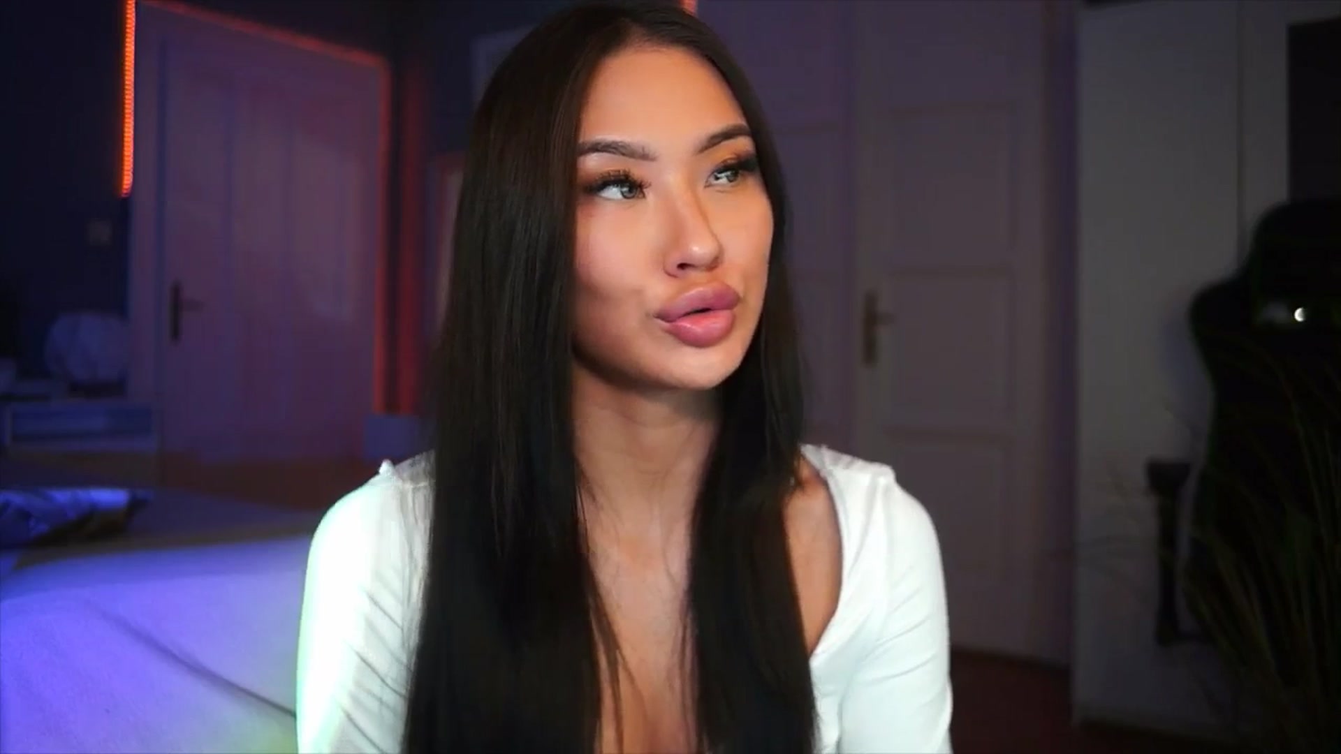 Gallery image thumbnail from MaiStream's myfreecams stream on, 12/16/2025, 22:45 image 4 of 20