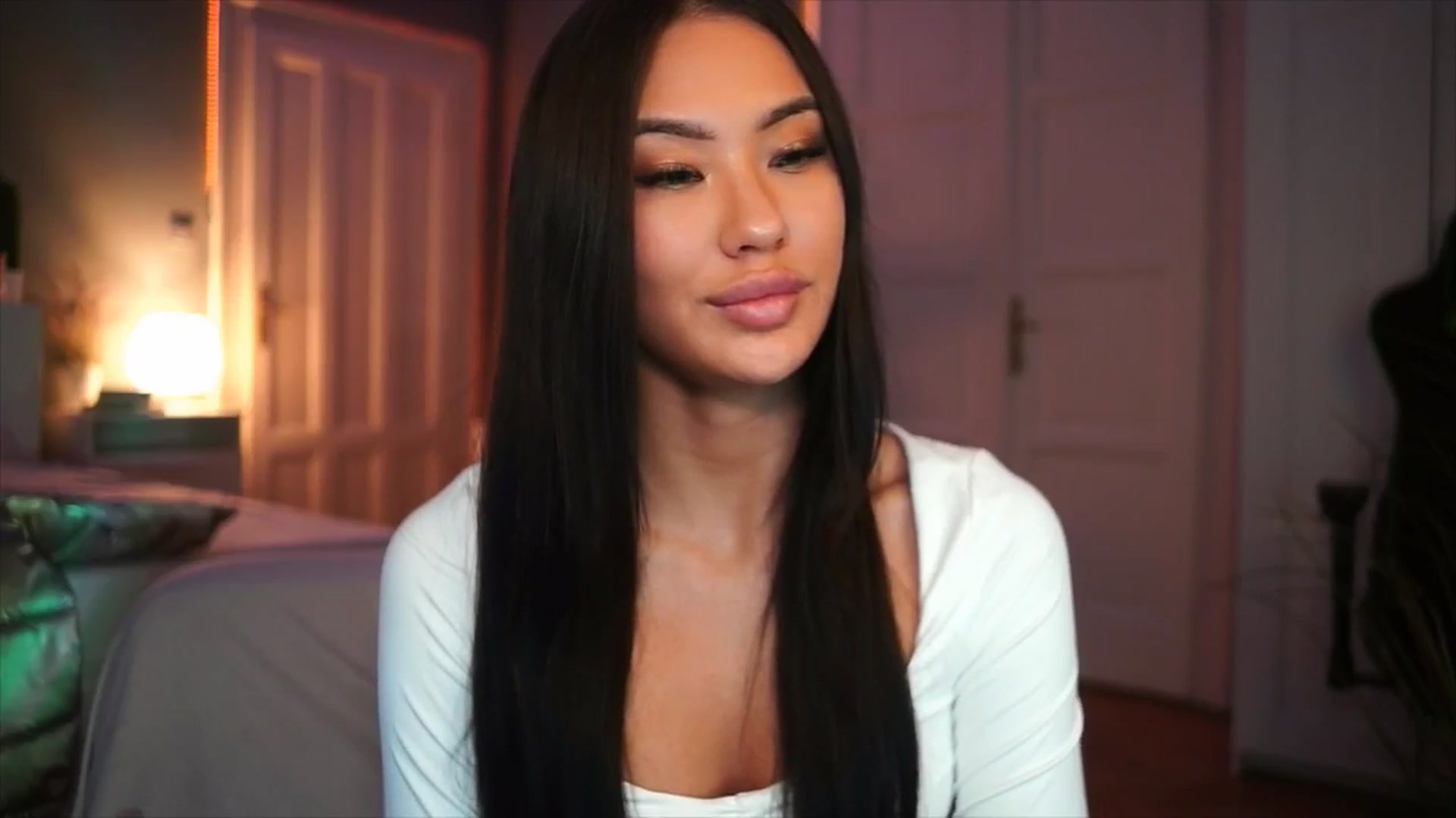 Gallery image thumbnail from MaiStream's myfreecams stream on, 12/16/2025, 23:18 image 14 of 20