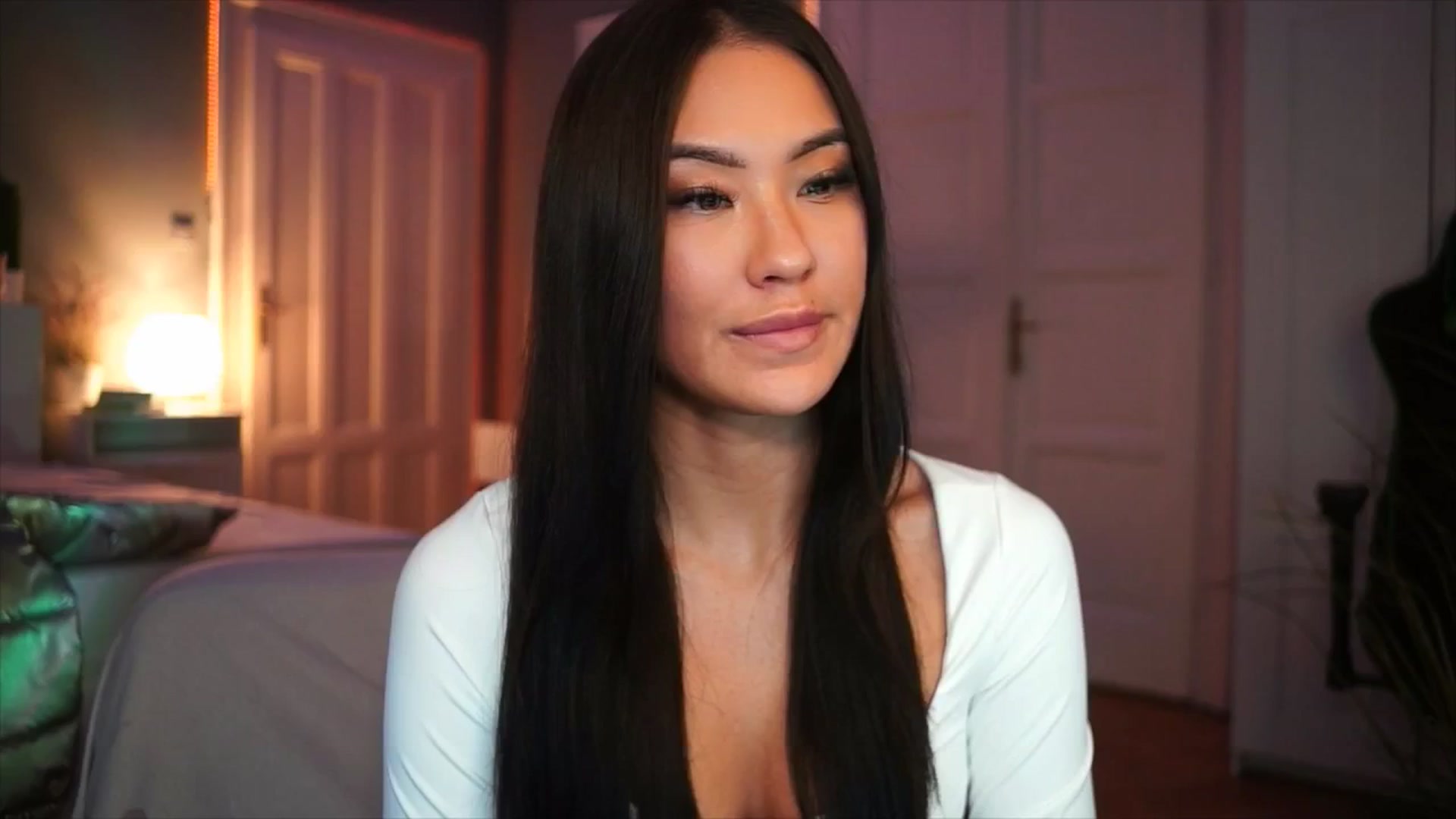 Gallery image thumbnail from MaiStream's myfreecams stream on, 12/16/2025, 23:18 image 6 of 20