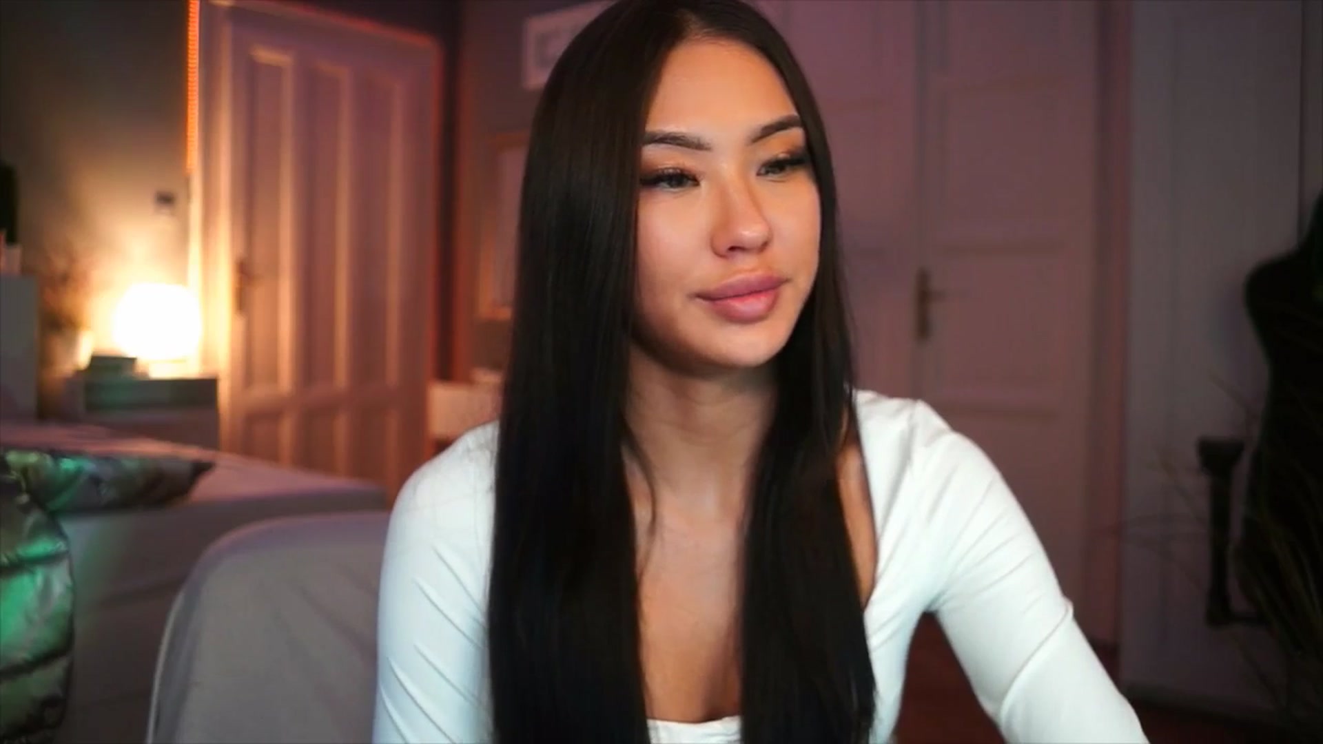 Gallery image thumbnail from MaiStream's myfreecams stream on, 12/16/2025, 23:18 image 19 of 20