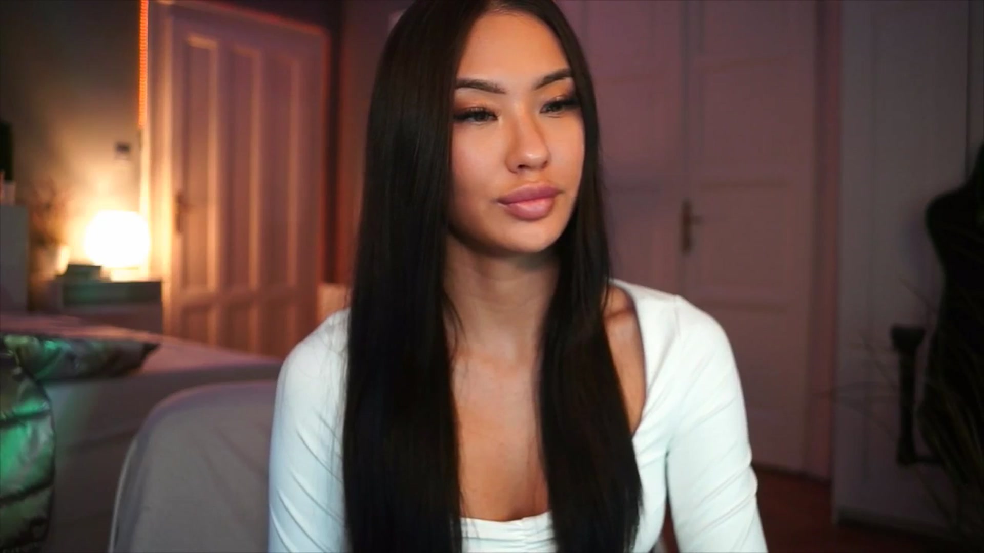 Gallery image thumbnail from MaiStream's myfreecams stream on, 12/16/2025, 23:18 image 17 of 20