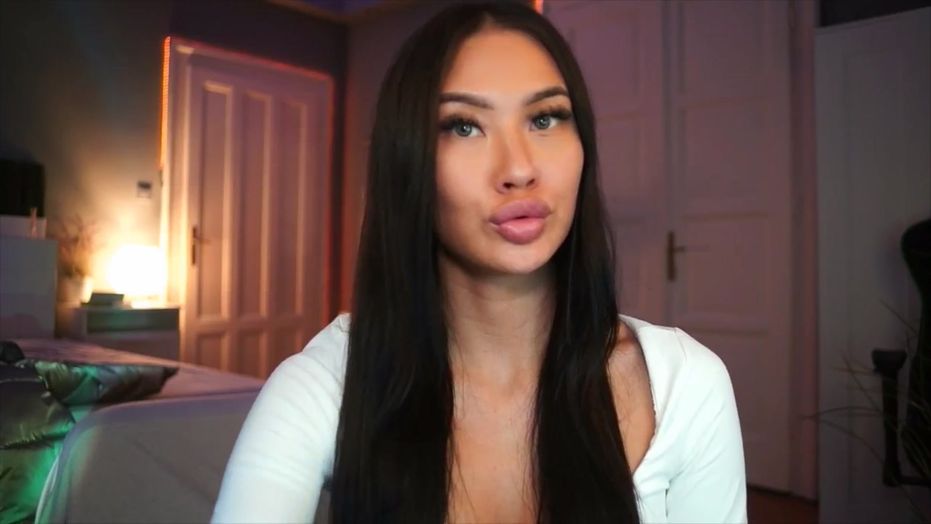 Gallery image thumbnail from MaiStream's myfreecams stream on, 12/17/2025, 01:22 image 19 of 20