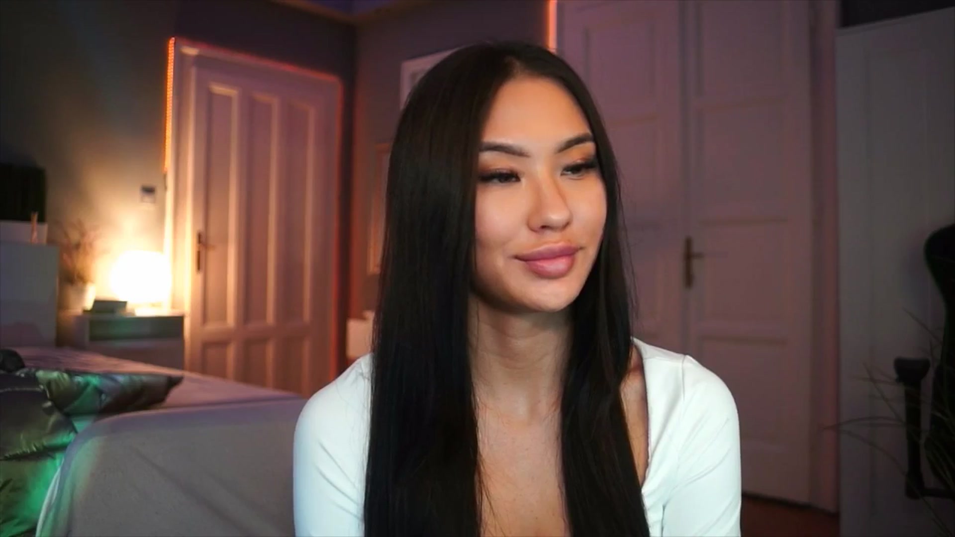 Gallery image thumbnail from MaiStream's myfreecams stream on, 12/17/2025, 01:22 image 15 of 20