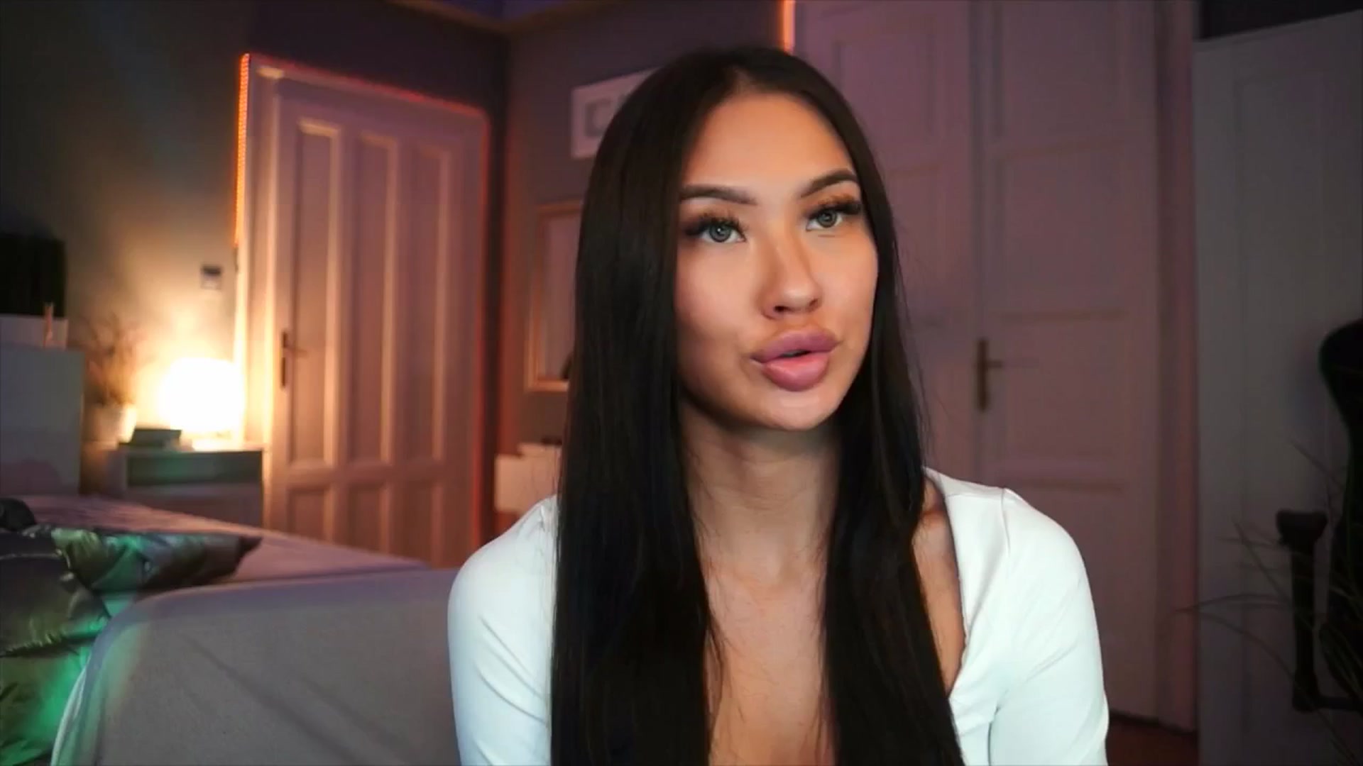 Gallery image thumbnail from MaiStream's myfreecams stream on, 12/17/2025, 01:22 image 1 of 20