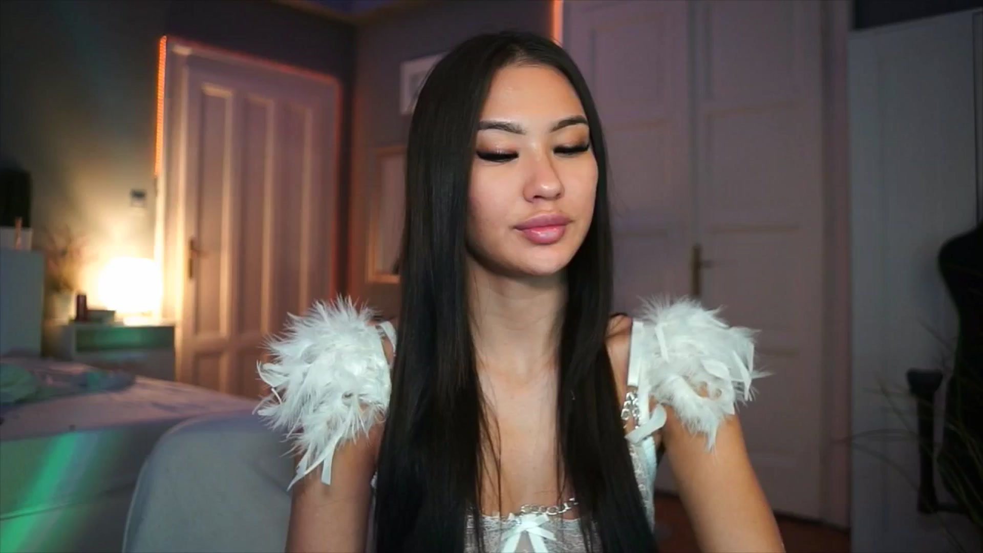 Gallery image thumbnail from MaiStream's myfreecams stream on, 12/17/2025, 21:11 image 3 of 20