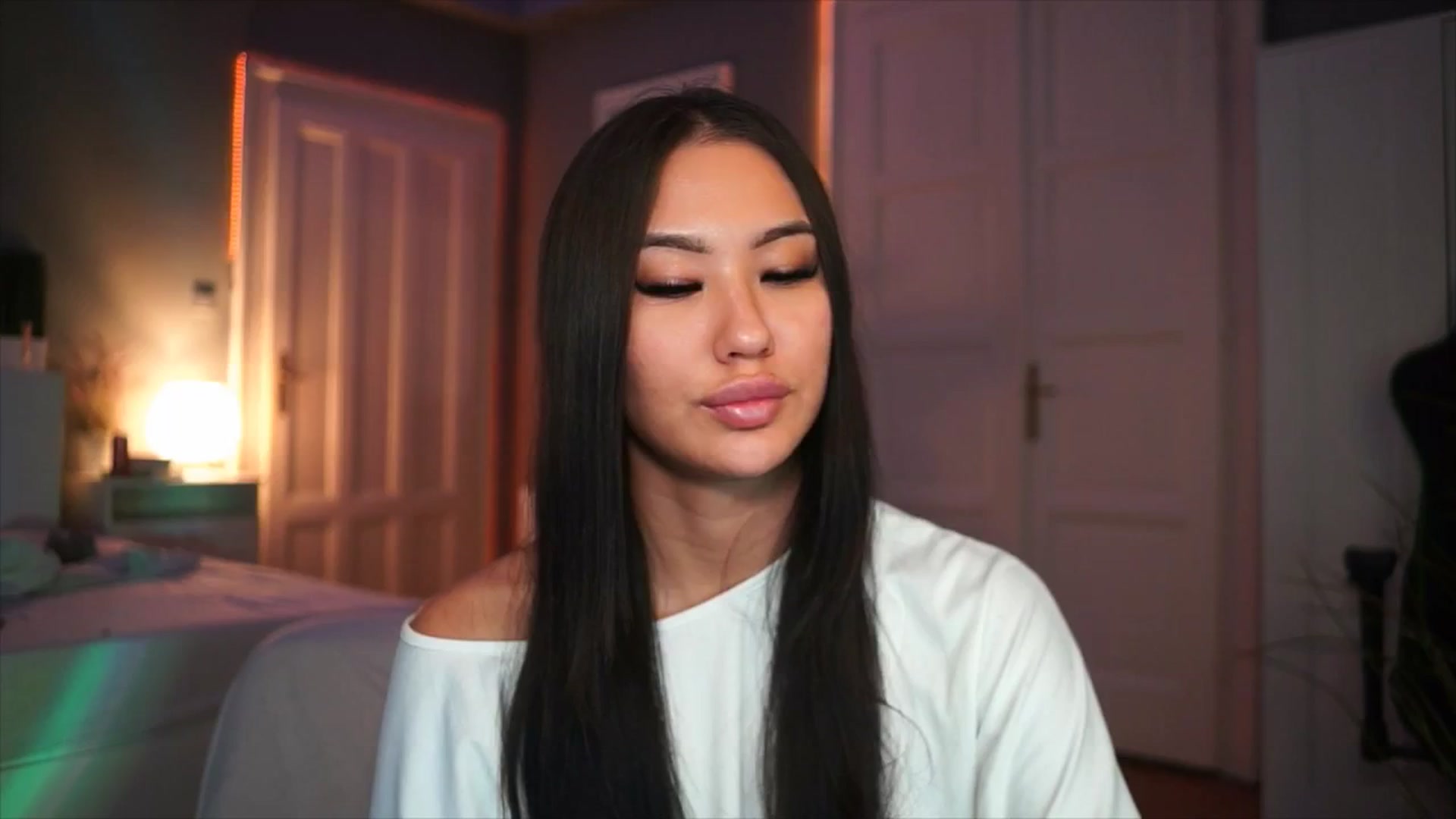 Gallery image thumbnail from MaiStream's myfreecams stream on, 12/17/2025, 21:11 image 19 of 20