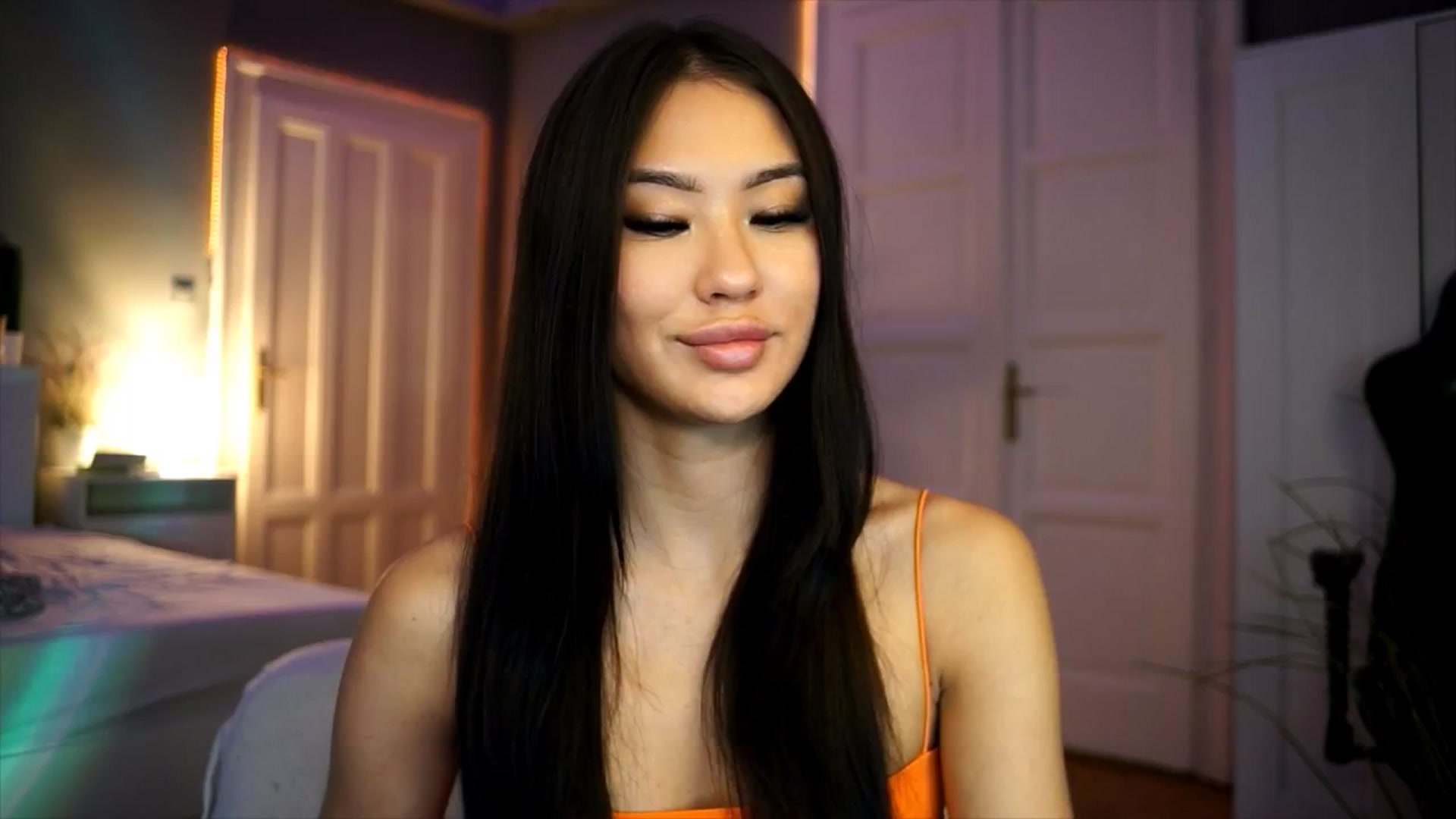 Gallery image thumbnail from MaiStream's myfreecams stream on, 12/18/2025, 19:37 image 8 of 20