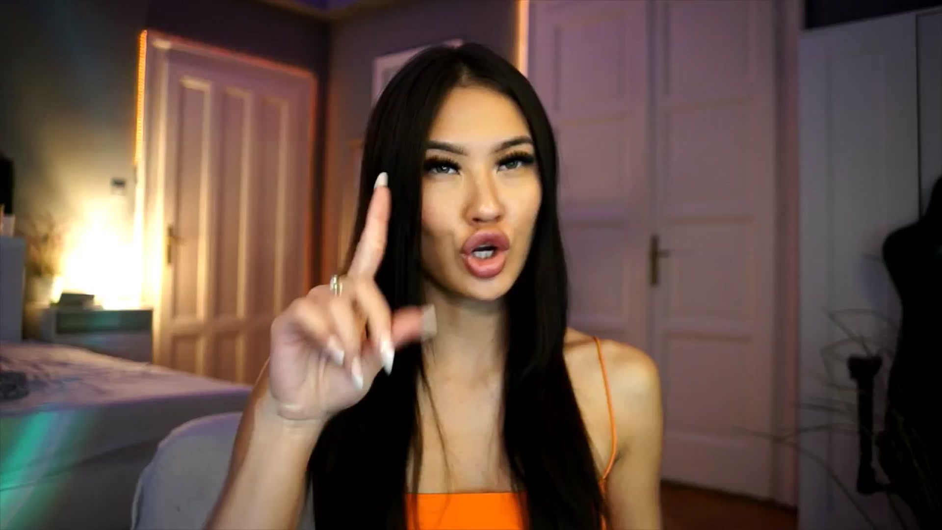 Gallery image thumbnail from MaiStream's myfreecams stream on, 12/18/2025, 19:37 image 14 of 20