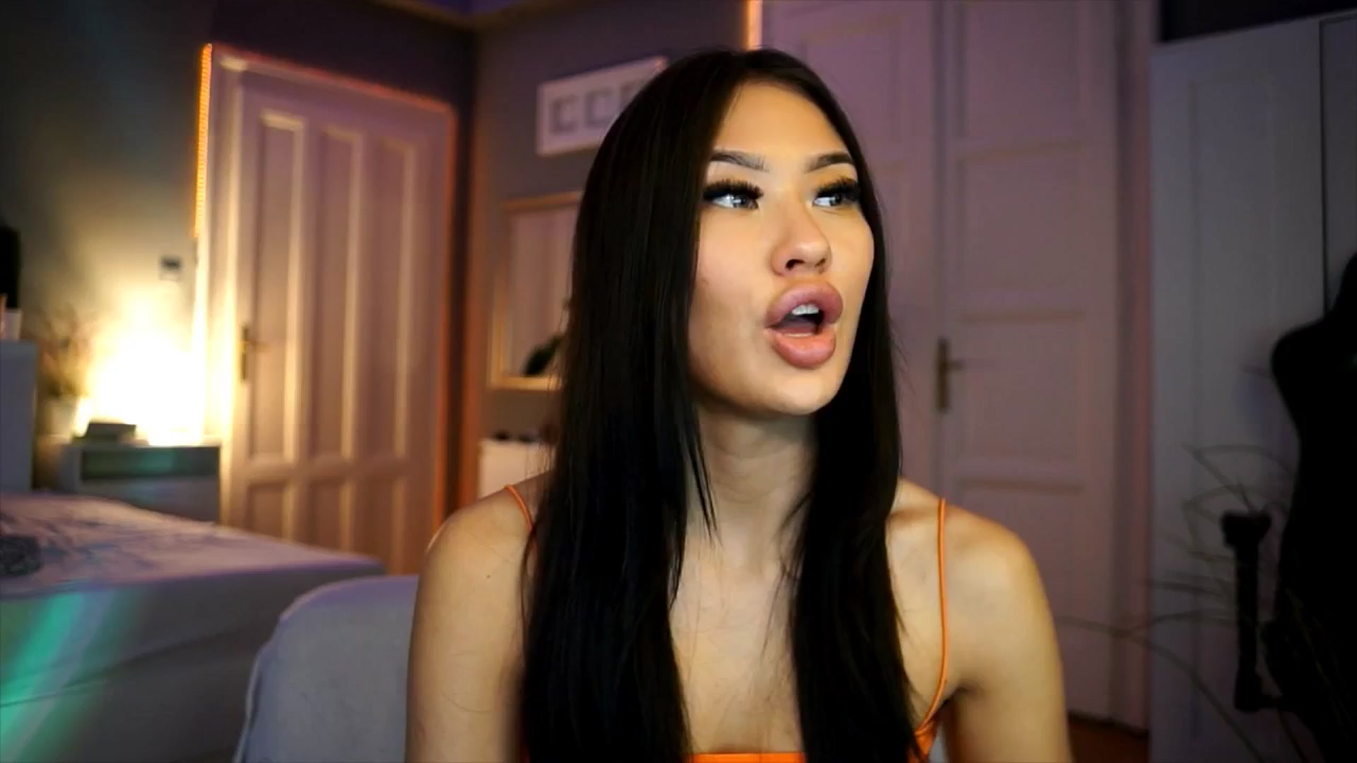 Gallery image thumbnail from MaiStream's myfreecams stream on, 12/18/2025, 19:37 image 19 of 20