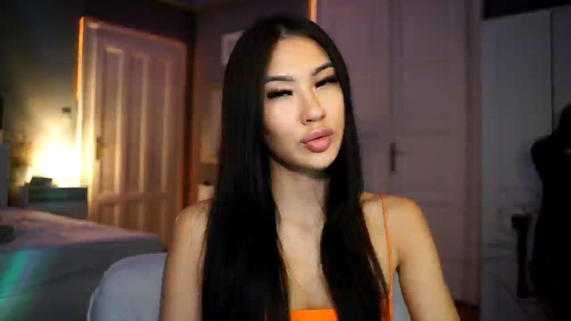 Gallery image thumbnail from MaiStream's myfreecams stream on, 12/18/2025, 19:37 image 3 of 20