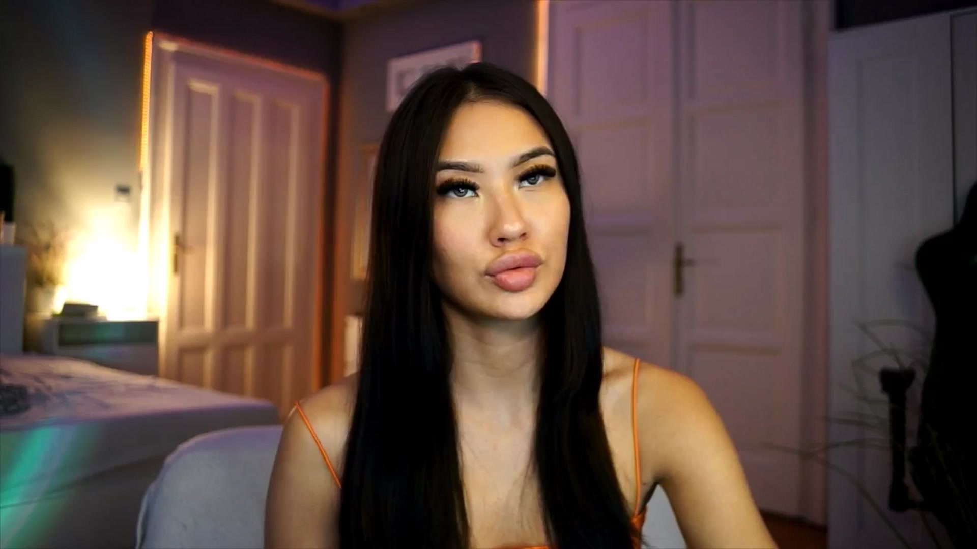 Gallery image thumbnail from MaiStream's myfreecams stream on, 12/18/2025, 19:37 image 15 of 20
