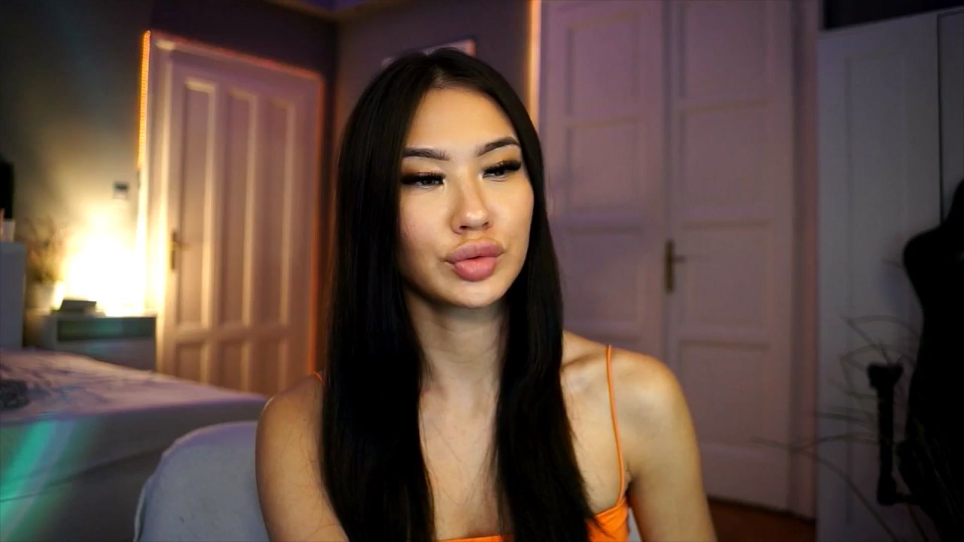 Gallery image thumbnail from MaiStream's myfreecams stream on, 12/18/2025, 19:37 image 16 of 20