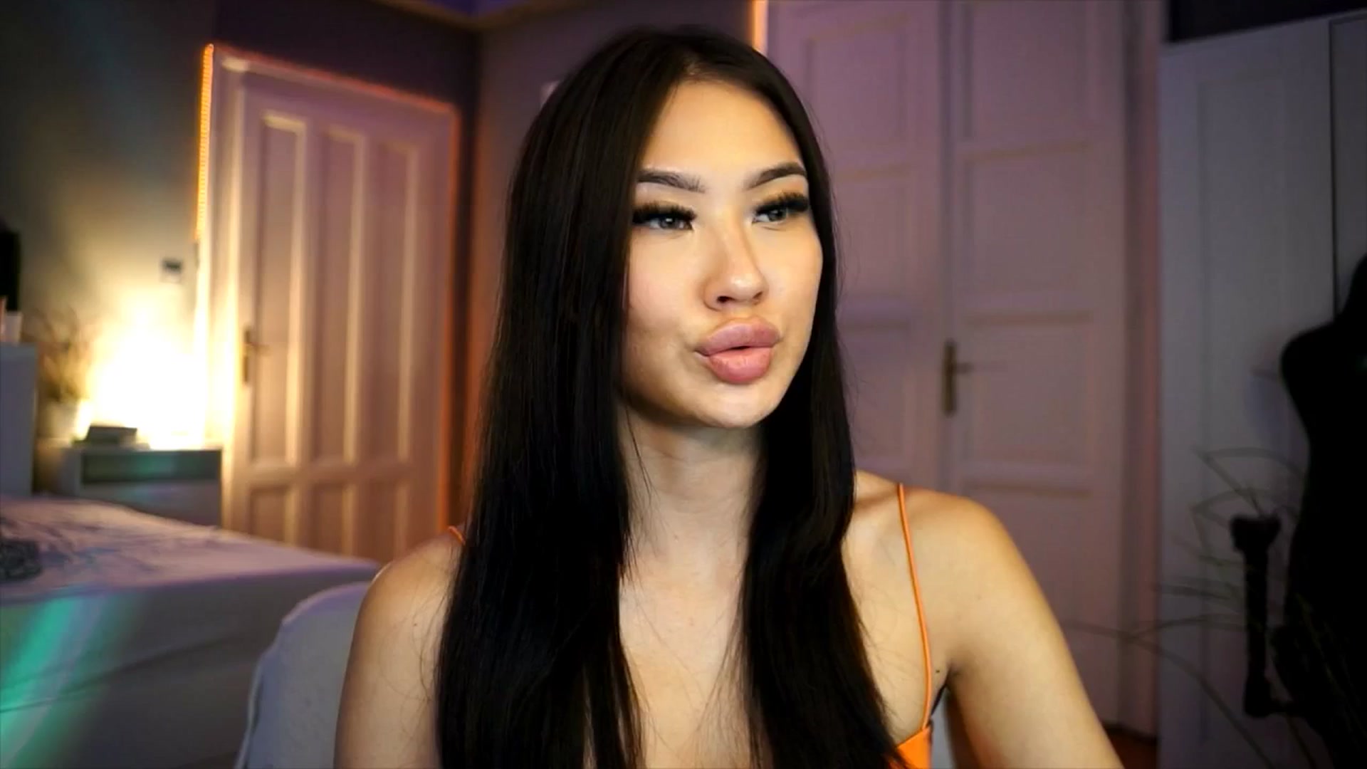 Gallery image thumbnail from MaiStream's myfreecams stream on, 12/18/2025, 19:37 image 17 of 20
