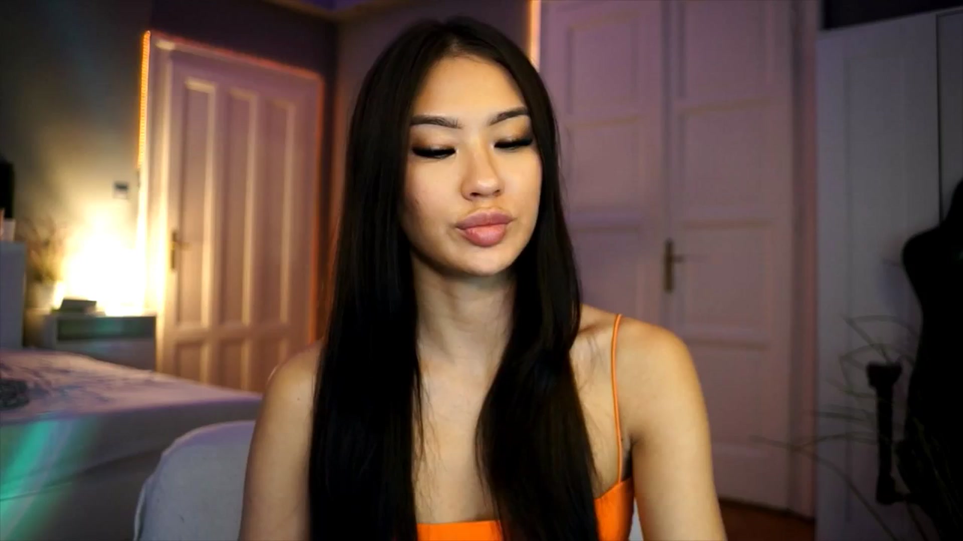 Gallery image thumbnail from MaiStream's myfreecams stream on, 12/18/2025, 19:37 image 7 of 20