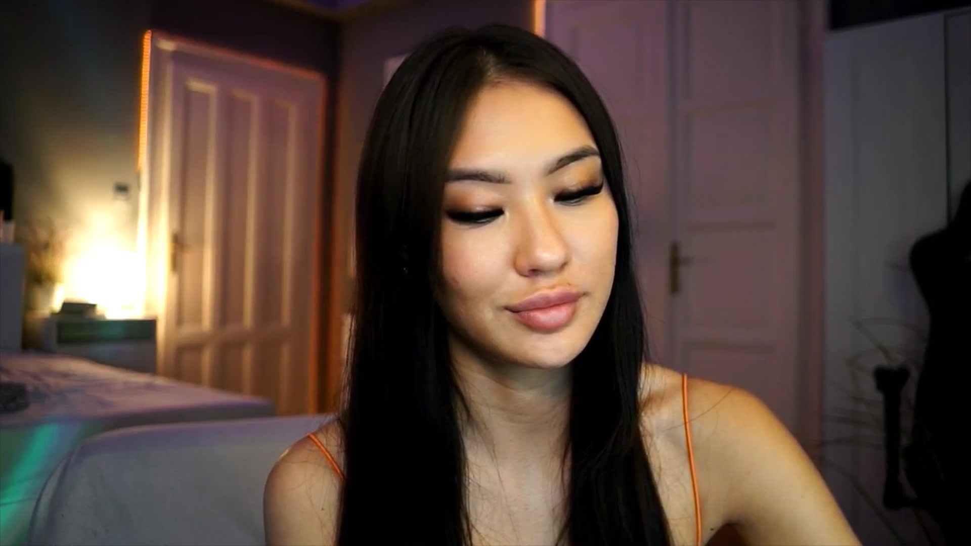 Gallery image thumbnail from MaiStream's myfreecams stream on, 12/18/2025, 21:32 image 8 of 20