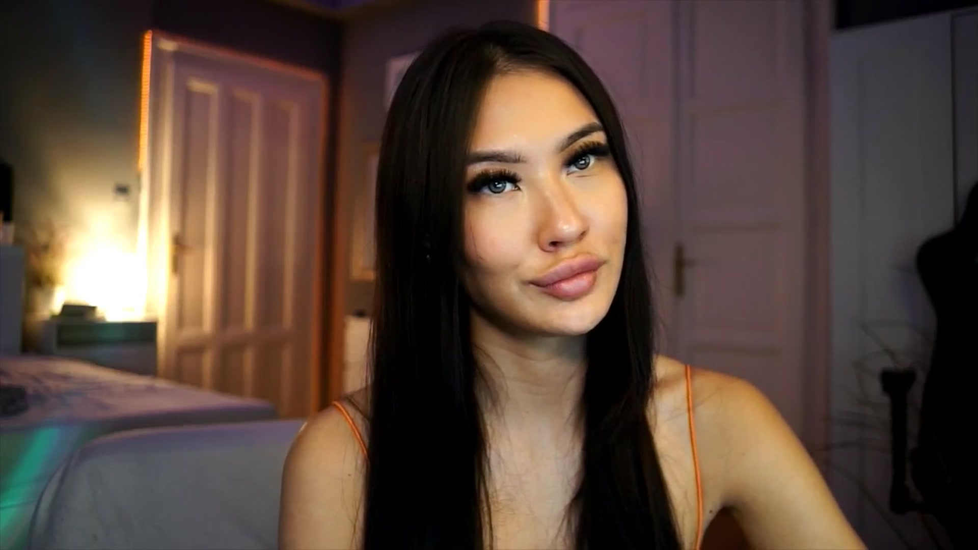 Gallery image thumbnail from MaiStream's myfreecams stream on, 12/18/2025, 21:32 image 10 of 20