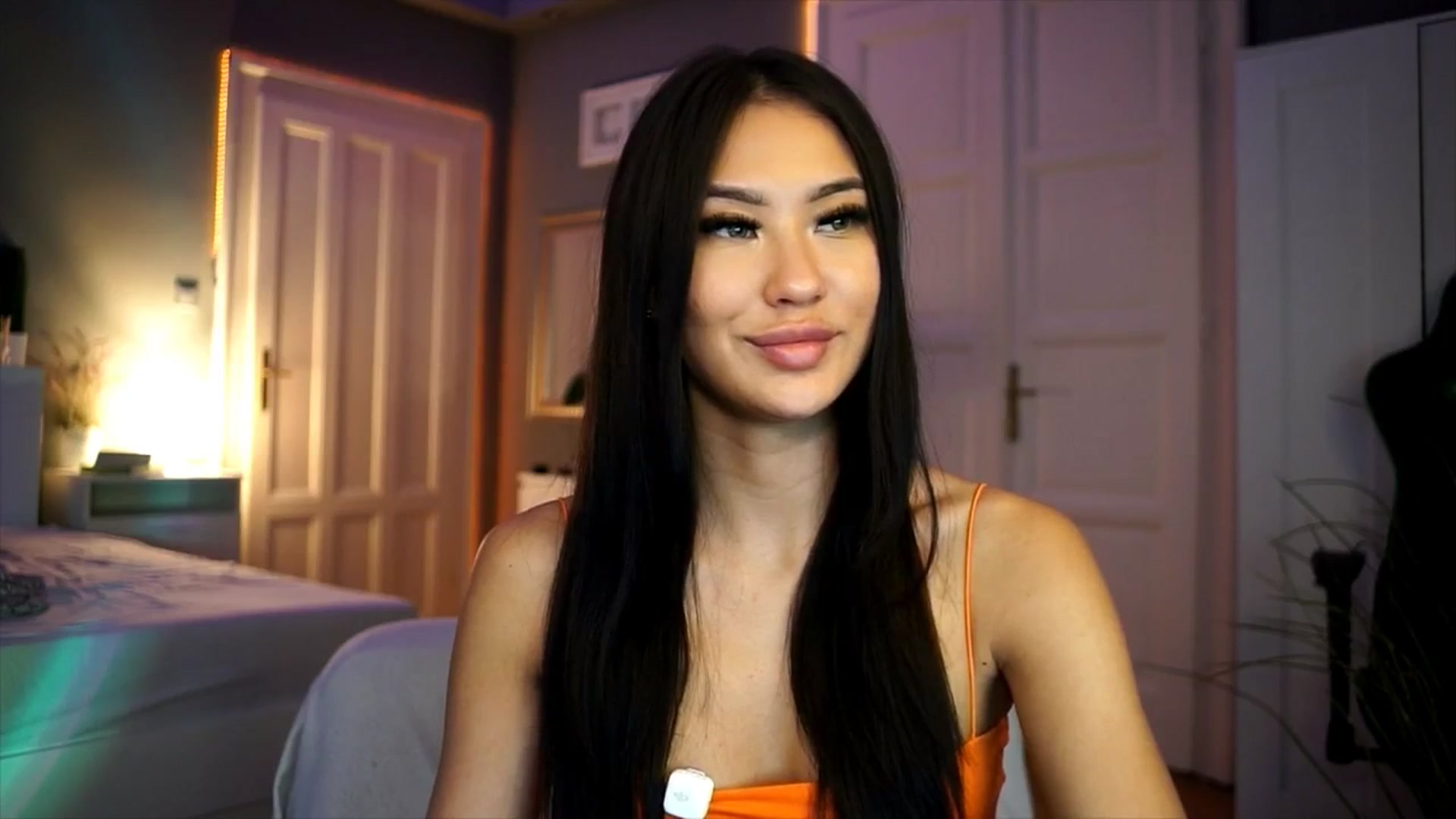 Gallery image thumbnail from MaiStream's myfreecams stream on, 12/18/2025, 21:32 image 16 of 20