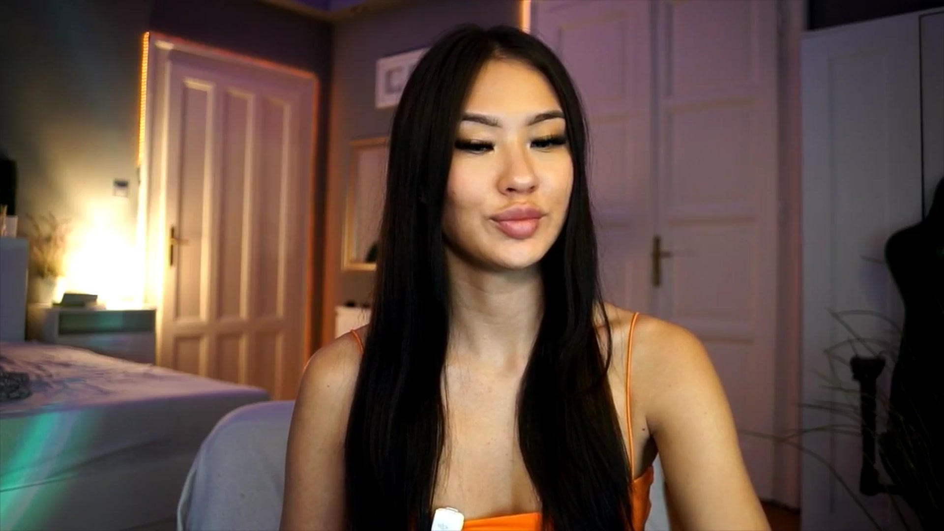 Gallery image thumbnail from MaiStream's myfreecams stream on, 12/18/2025, 21:32 image 15 of 20